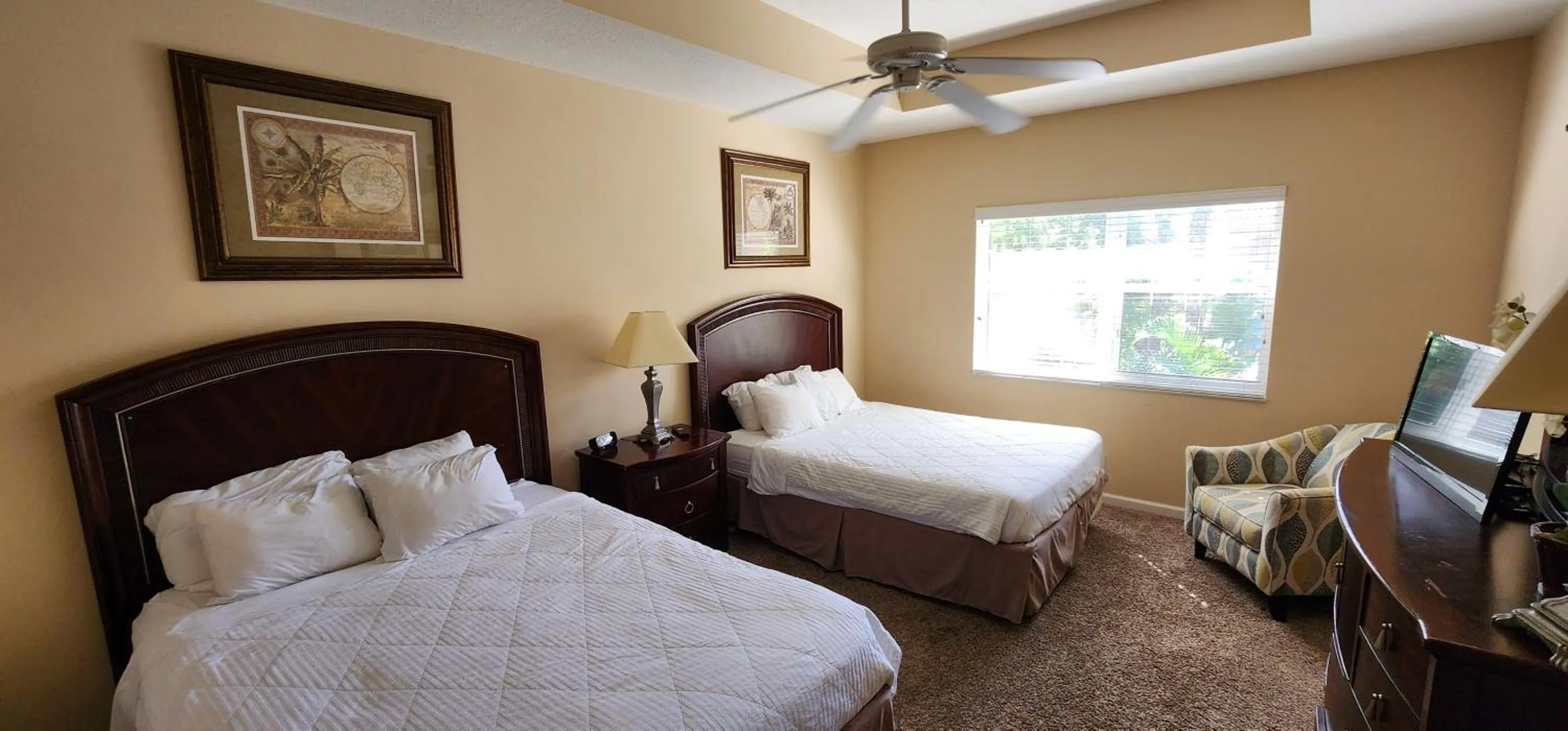 Photo of the whole room, Bed in Right Direction Rentals