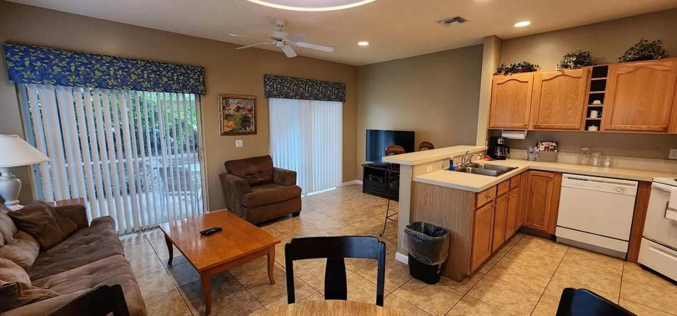 Kitchen or kitchenette in Right Direction Rentals