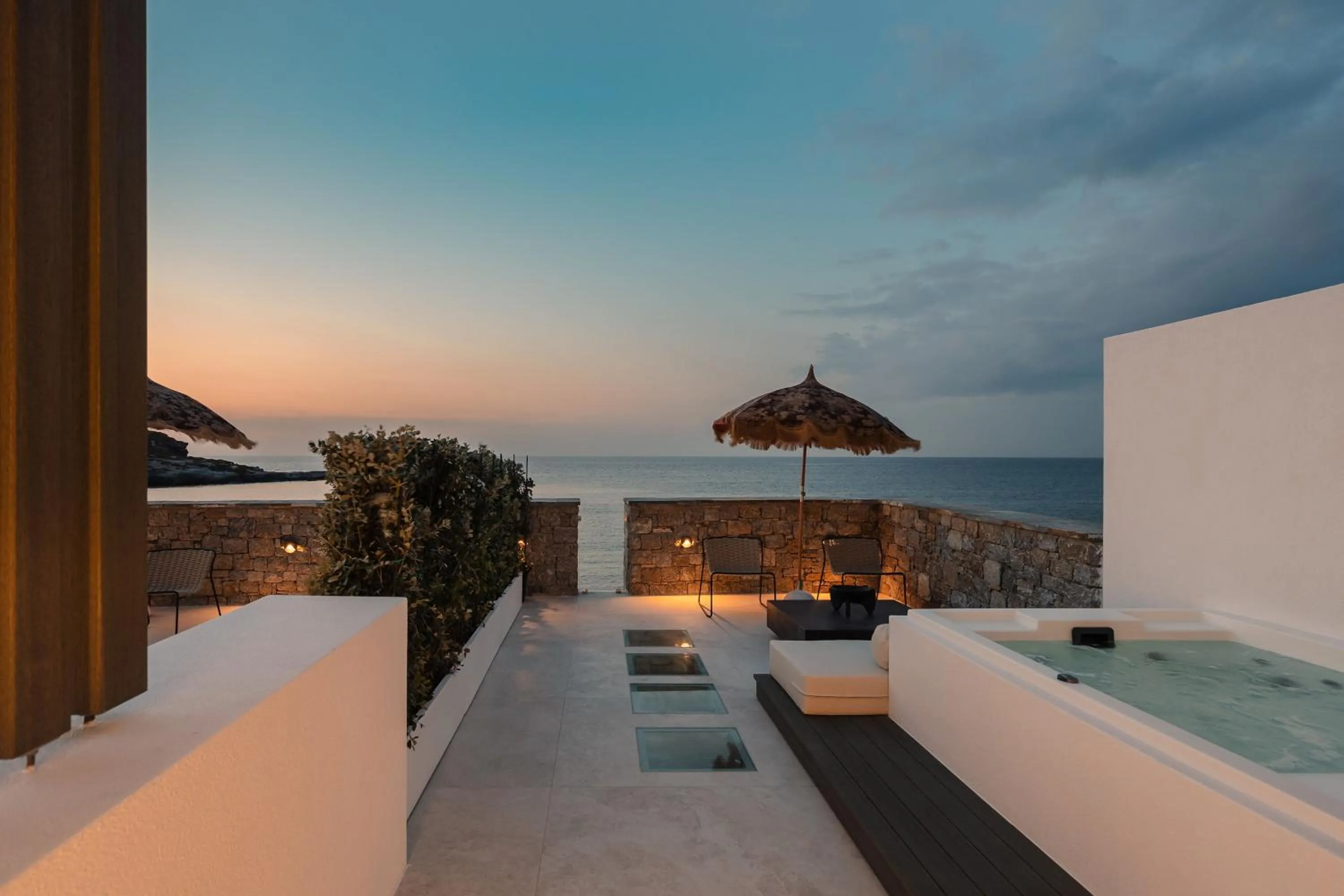 Hot Tub in Naxos Rhyton