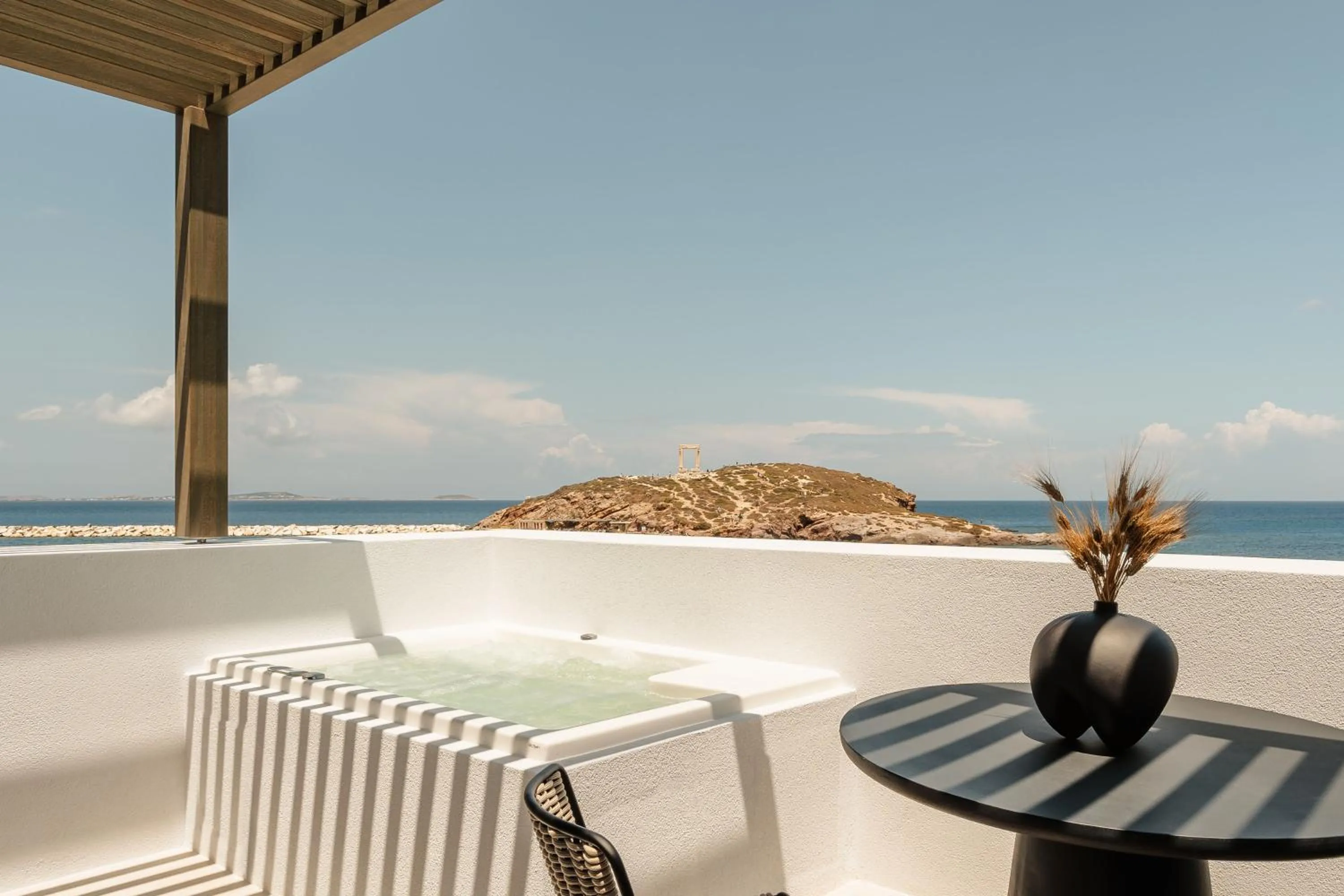 Hot Tub in Naxos Rhyton