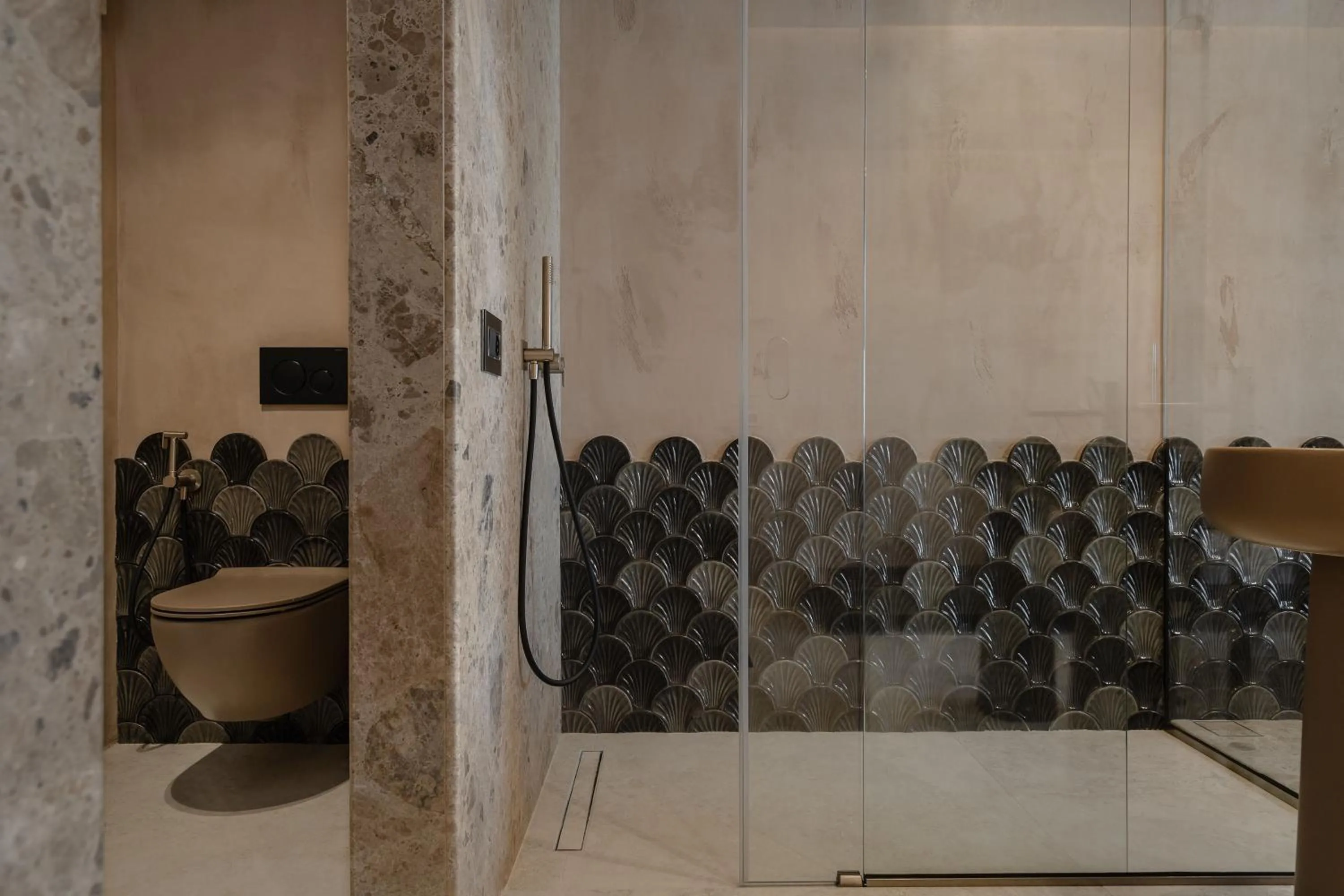 Shower in Naxos Rhyton