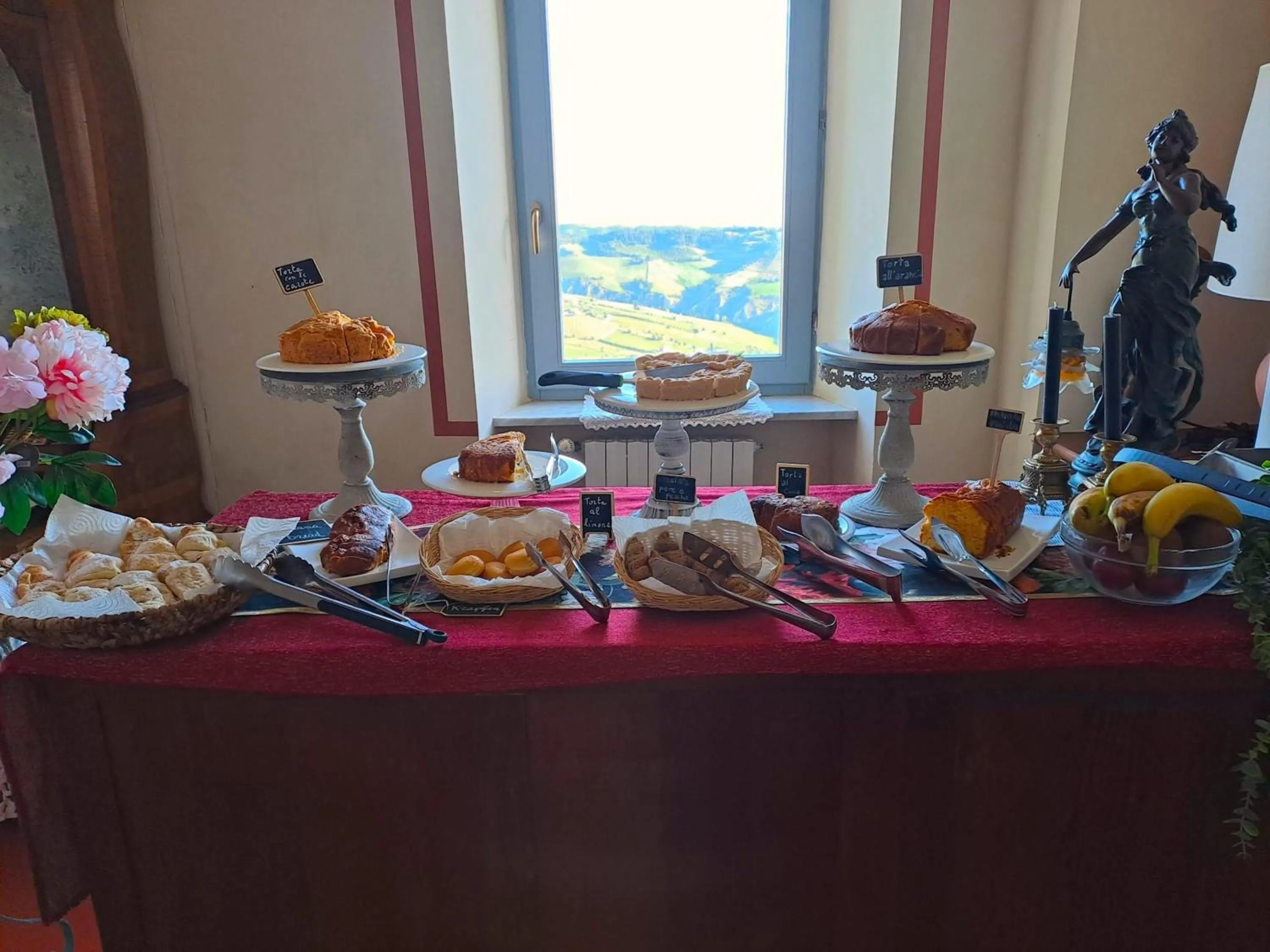 Buffet breakfast in Hotel Oviv - La dimora del Borgo