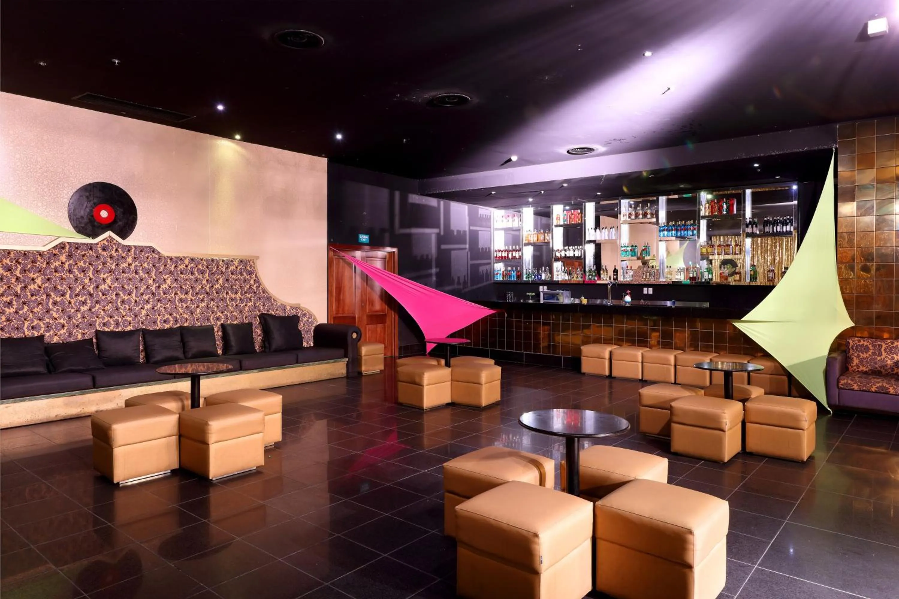 Nightclub / DJ in The Signature Level at Grand Palladium Imbassaí Resort & Spa