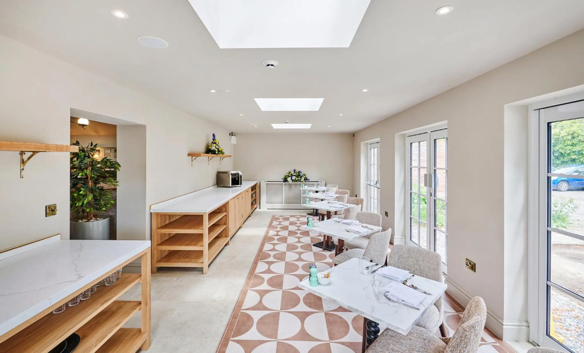 Restaurant/places to eat, Bed in Milford Hall Salisbury