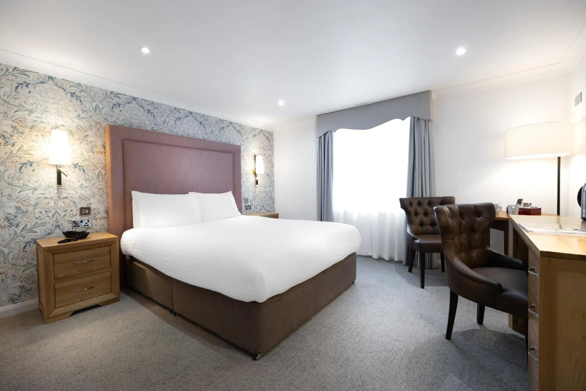 Photo of the whole room, Bed in Milford Hall Salisbury