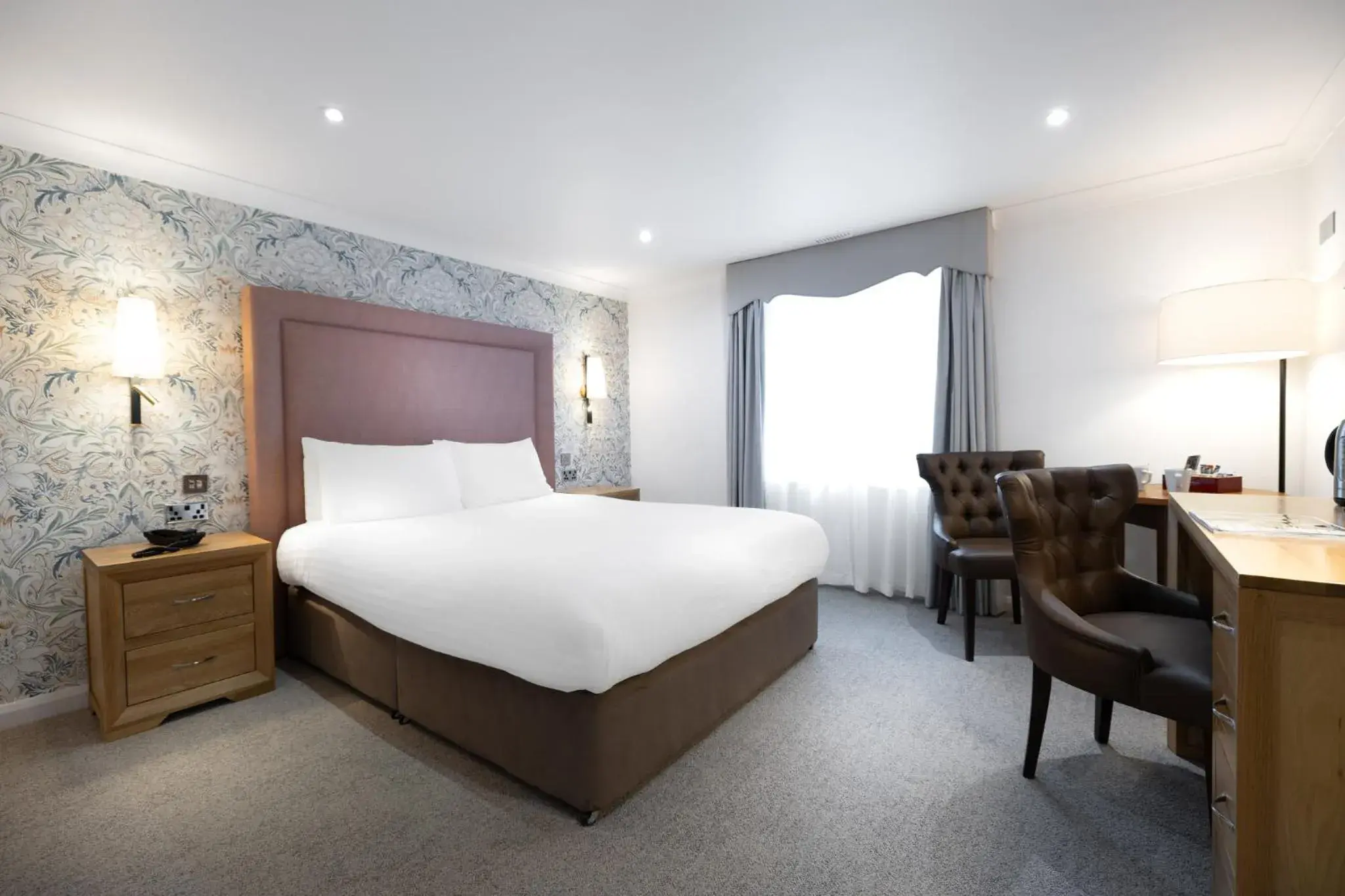 Photo of the whole room, Bed in Milford Hall Salisbury Photo of the whole room, Bed in Milford Hall Salisbury