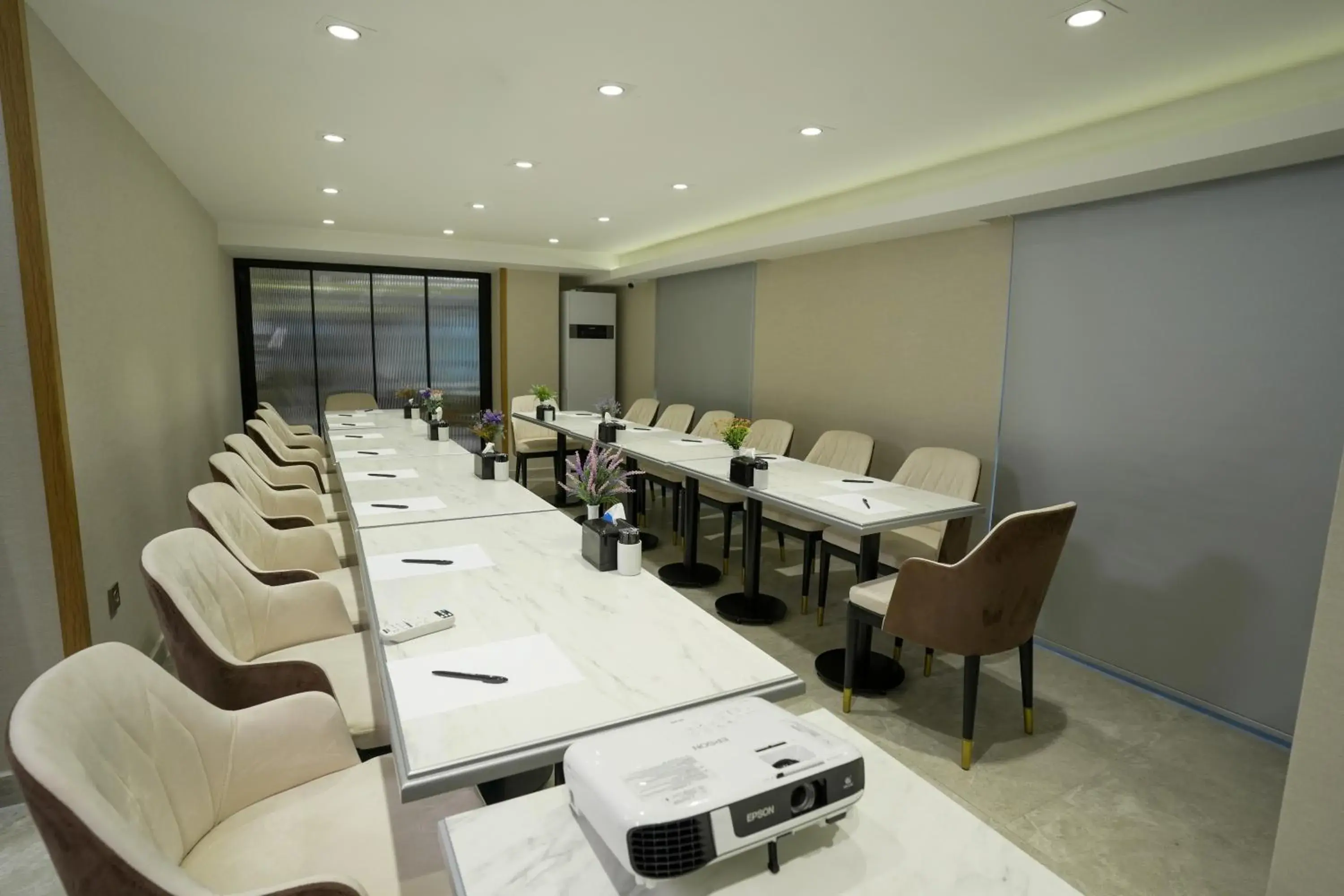 Restaurant/places to eat in NK Hotel Restaurant/places to eat in NK Hotel