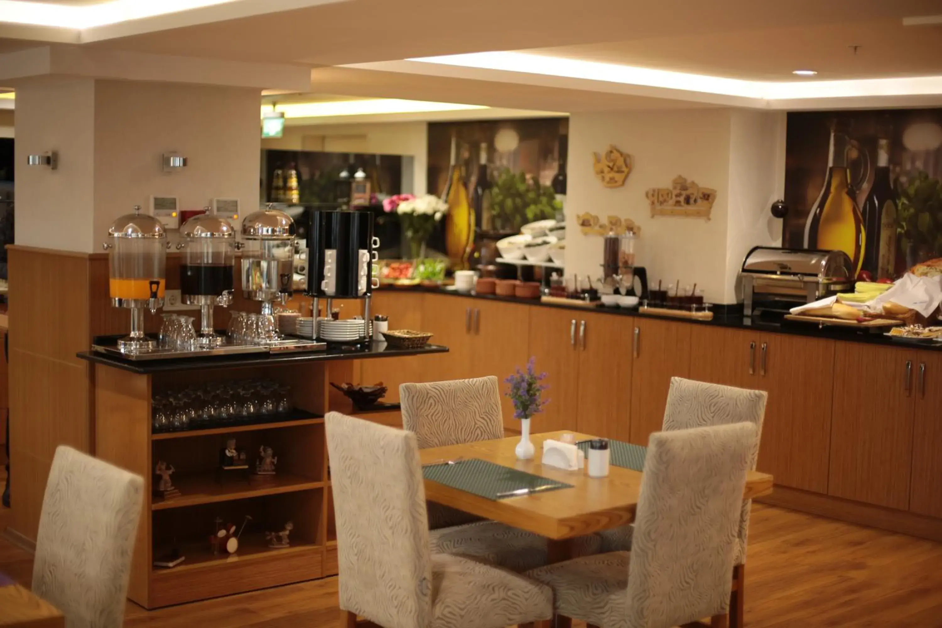 Restaurant/places to eat in NK Hotel Restaurant/places to eat in NK Hotel