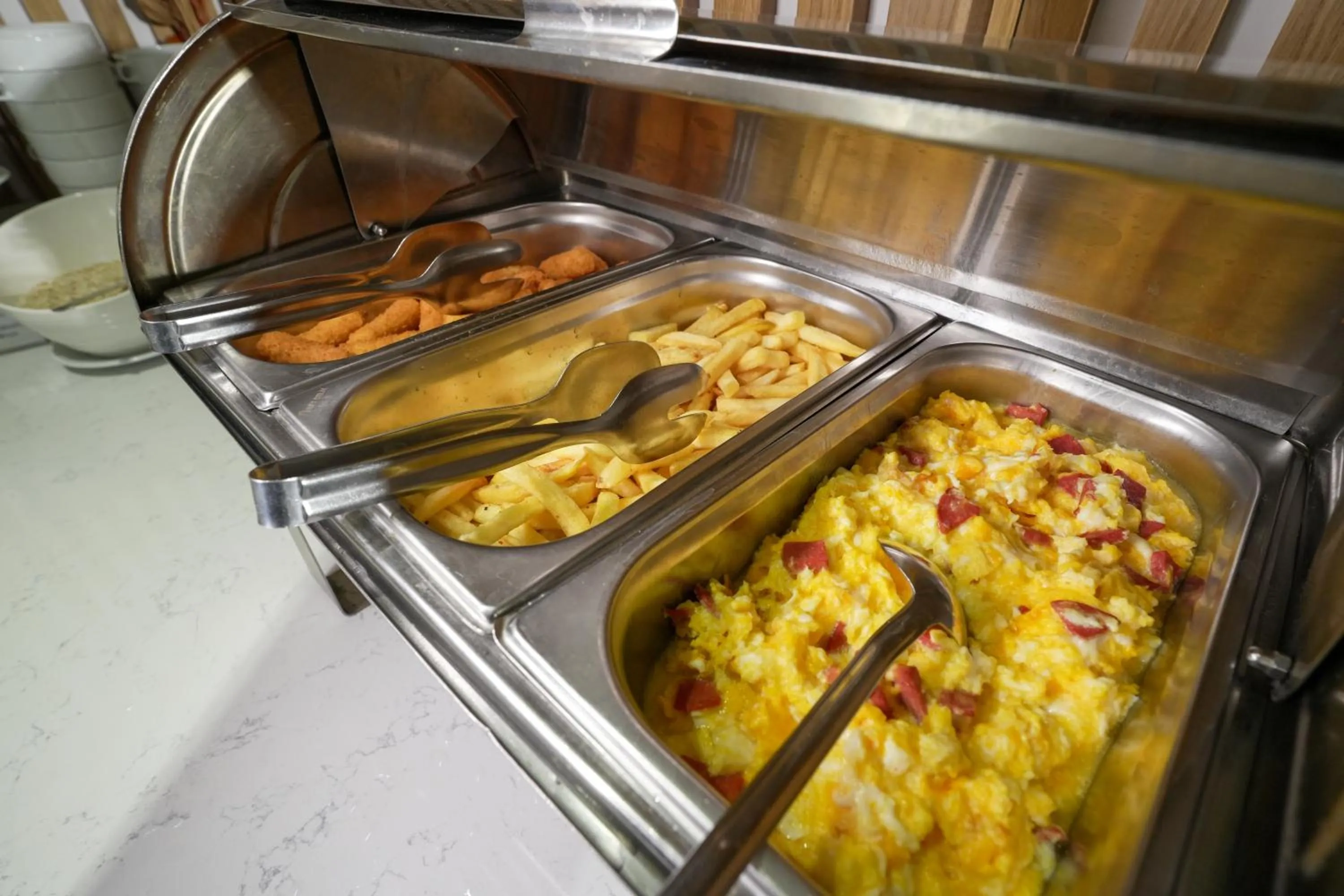 Restaurant/places to eat in NK Hotel