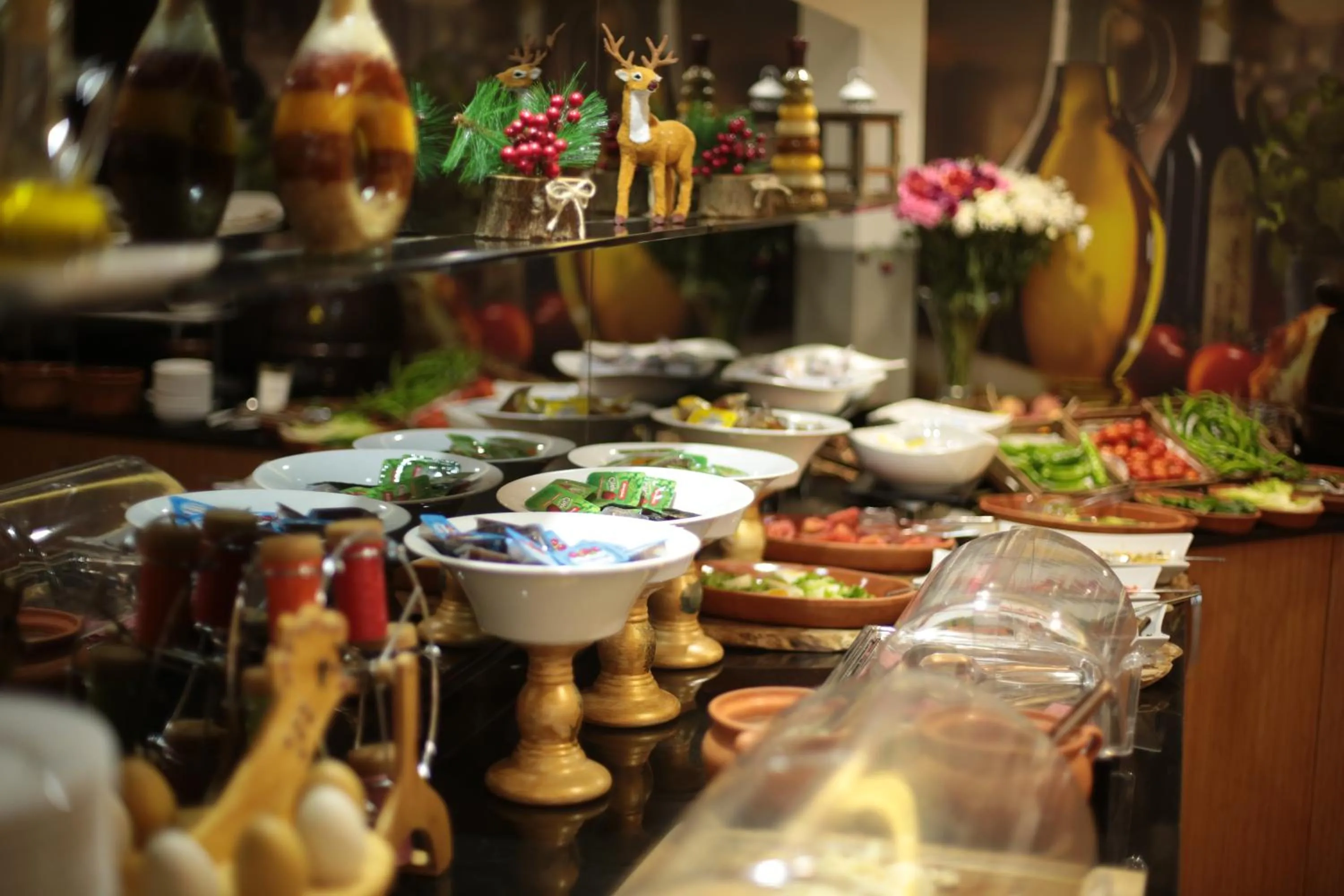 Restaurant/places to eat in NK Hotel