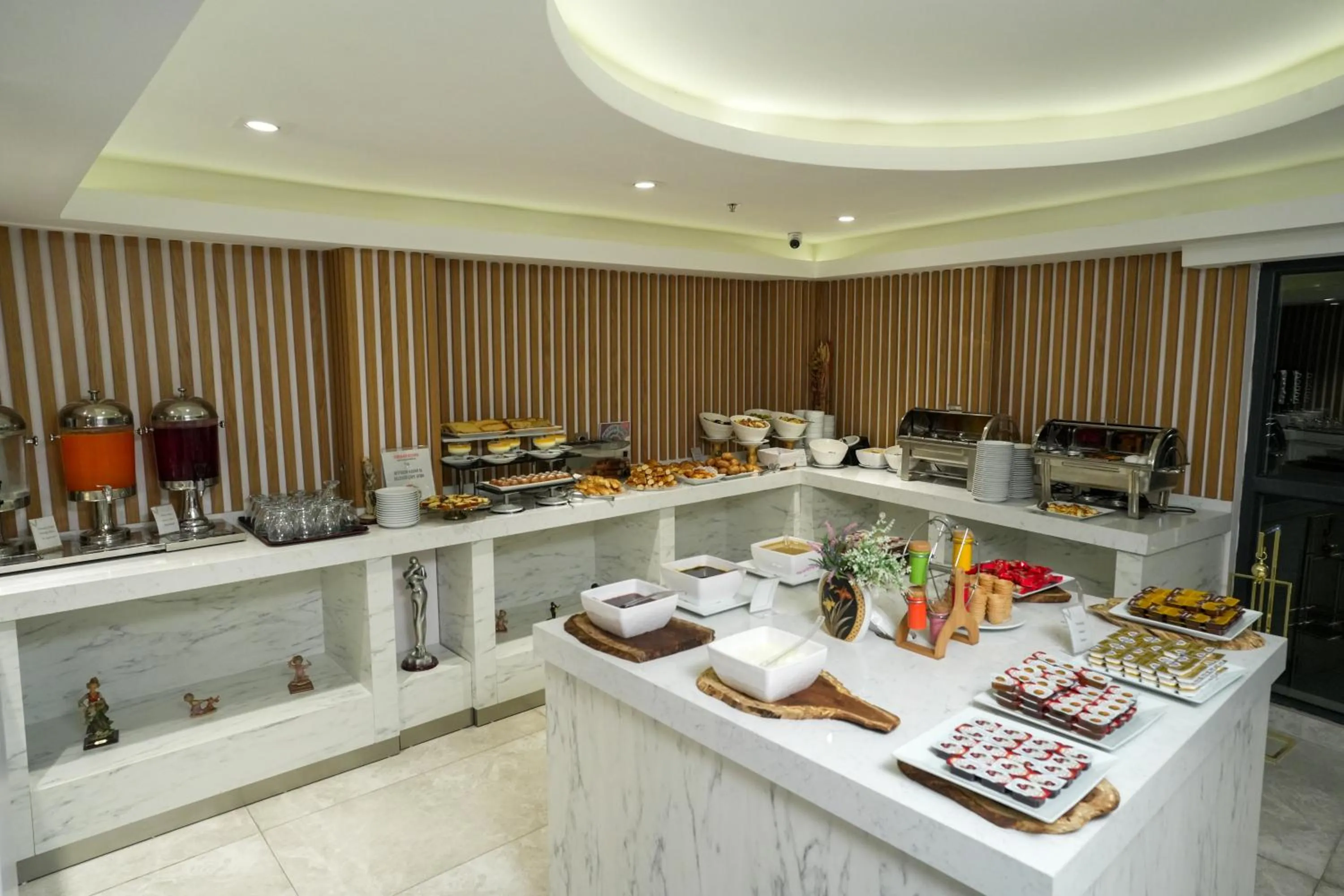 Restaurant/places to eat in NK Hotel