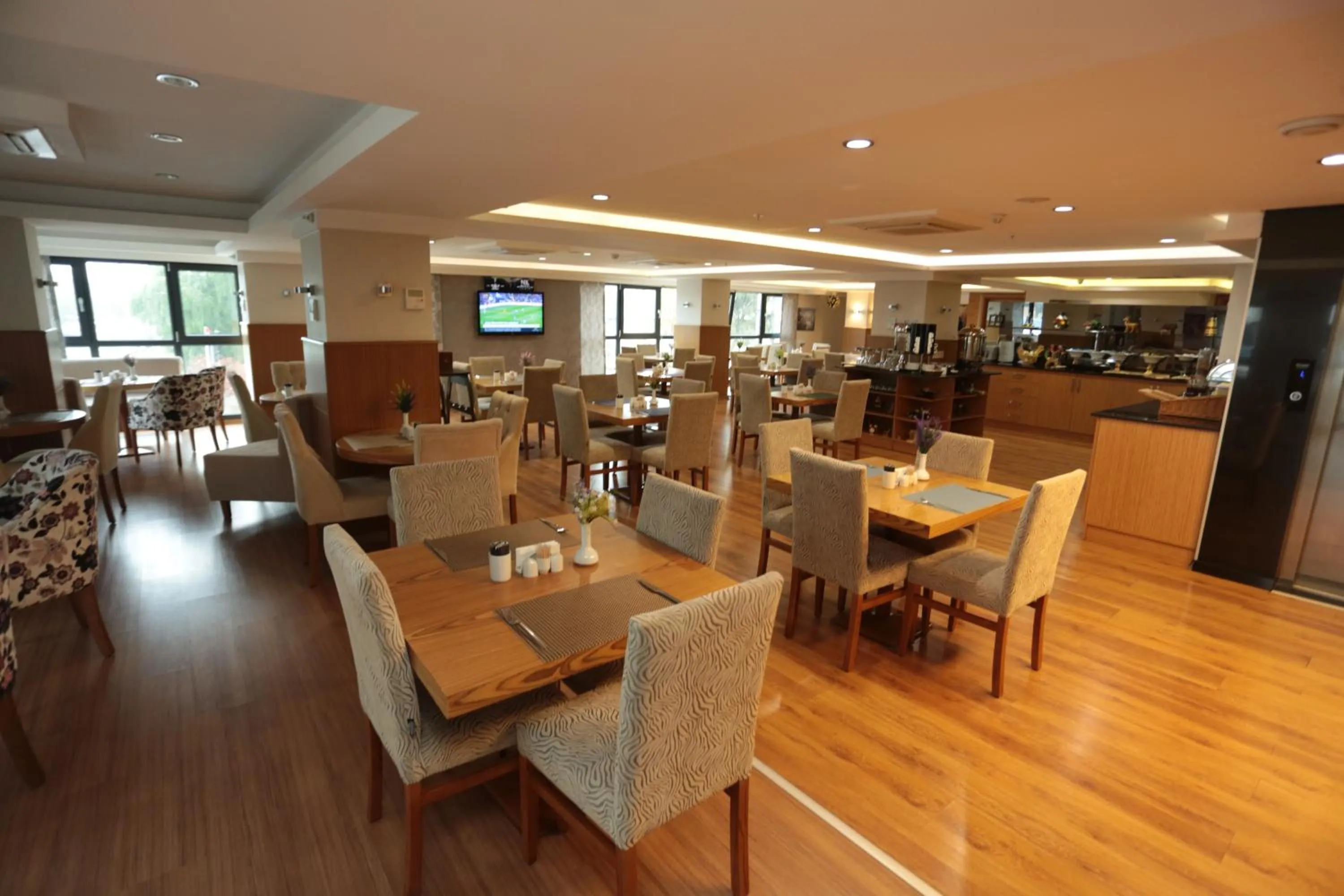 Restaurant/places to eat in NK Hotel