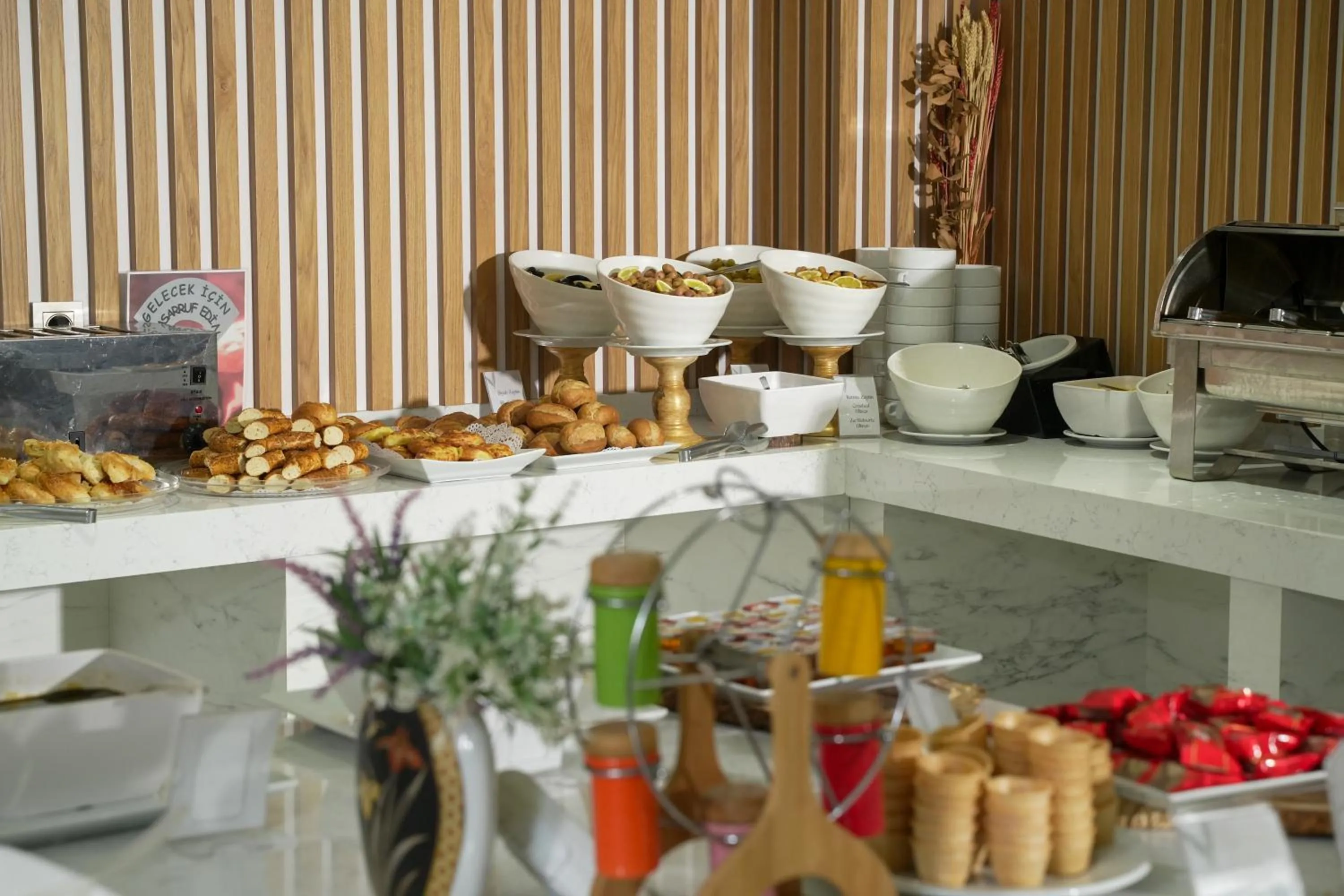 Restaurant/places to eat in NK Hotel