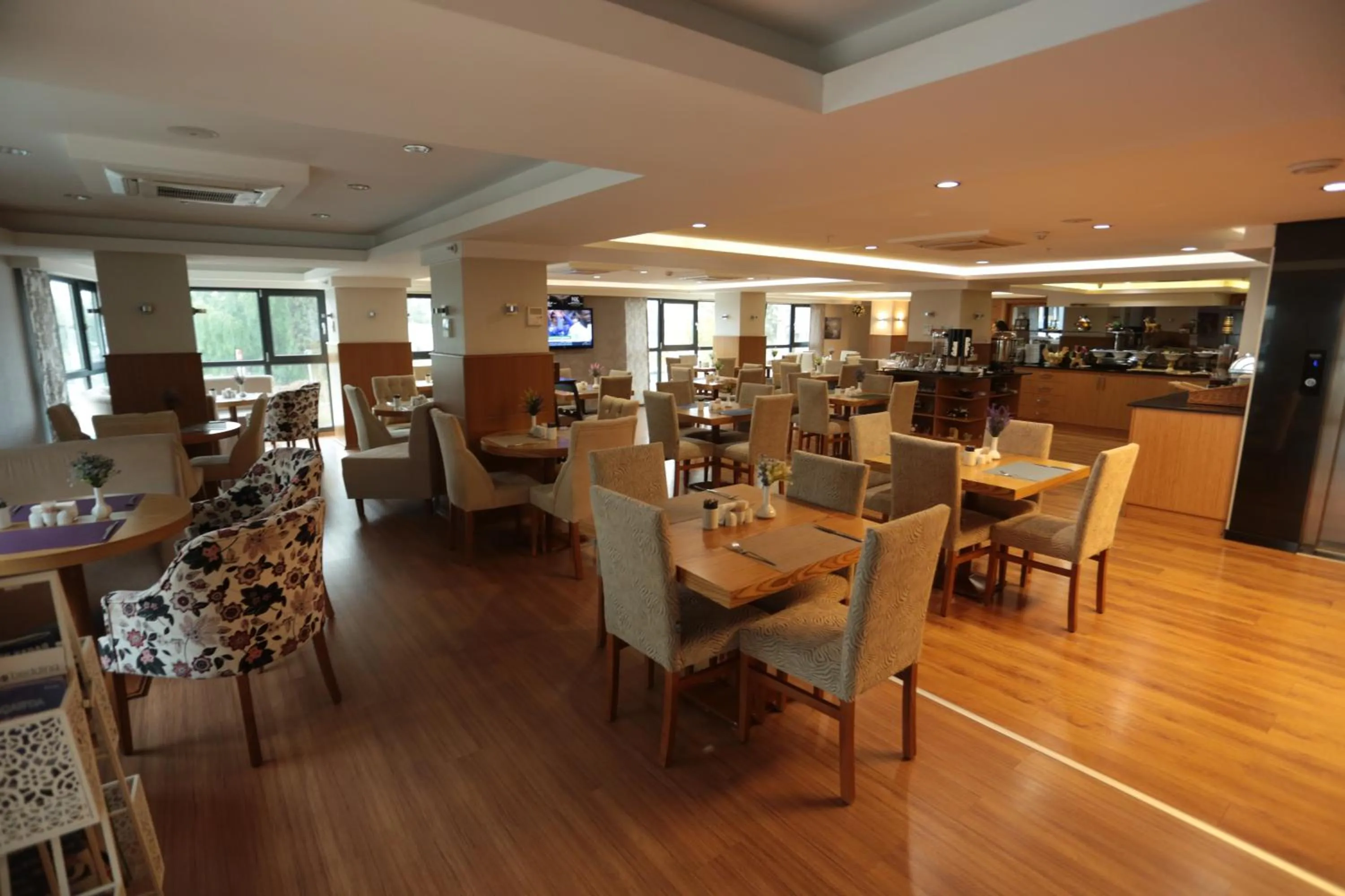Restaurant/places to eat in NK Hotel