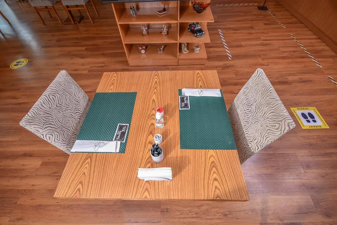 Restaurant/places to eat in NK Hotel