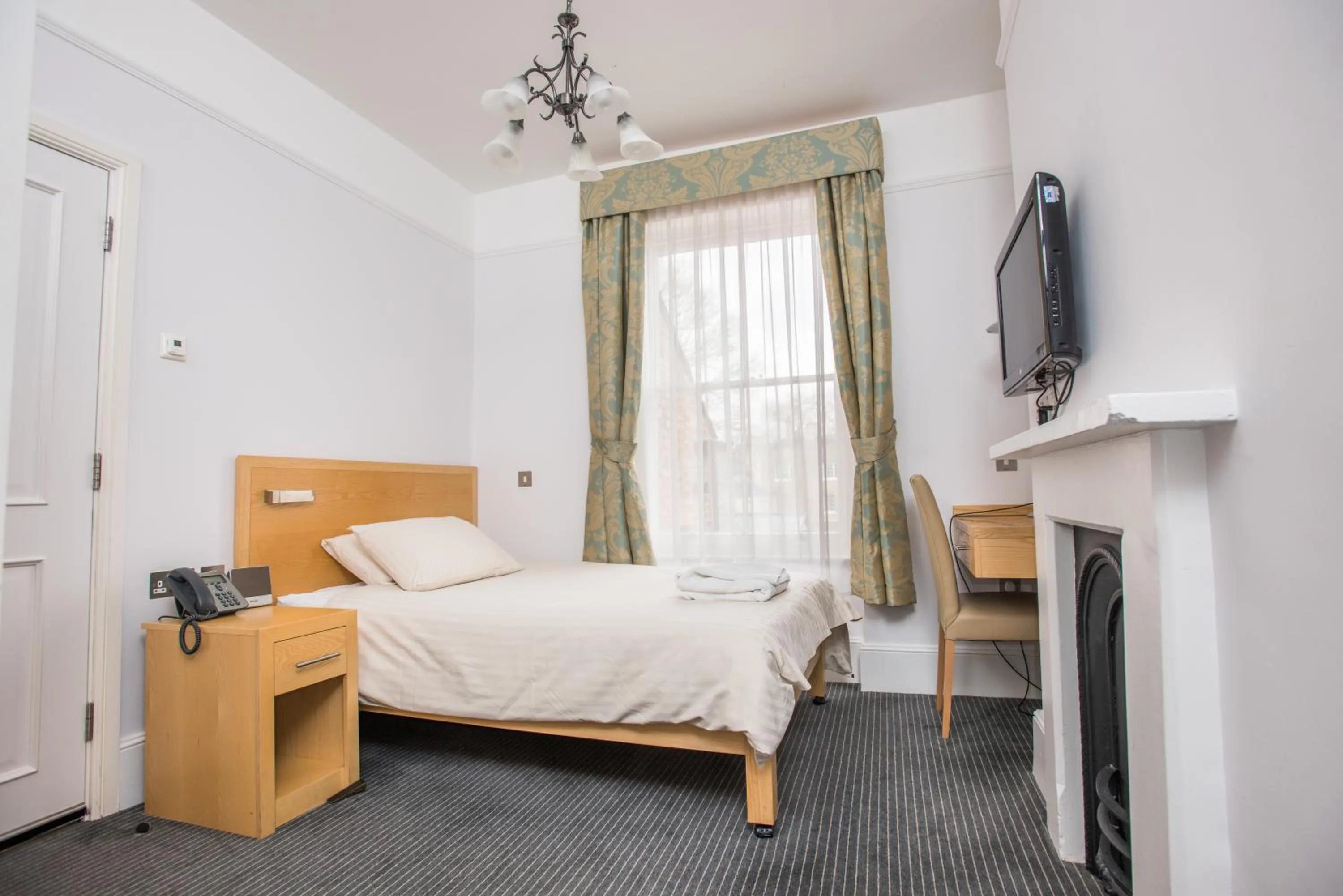 Bed in Rewley House University of Oxford