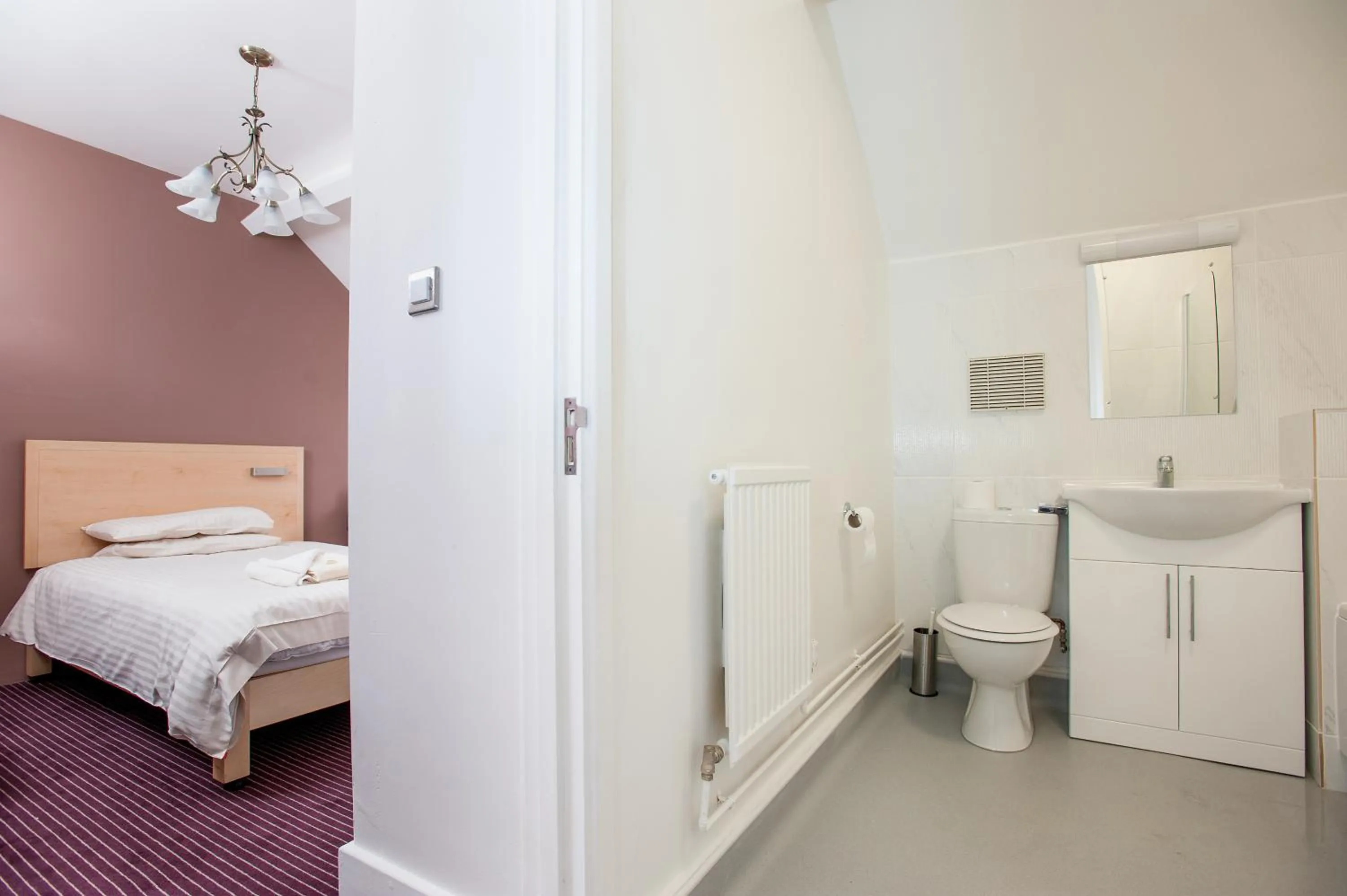 Bathroom, Bed in Rewley House University of Oxford