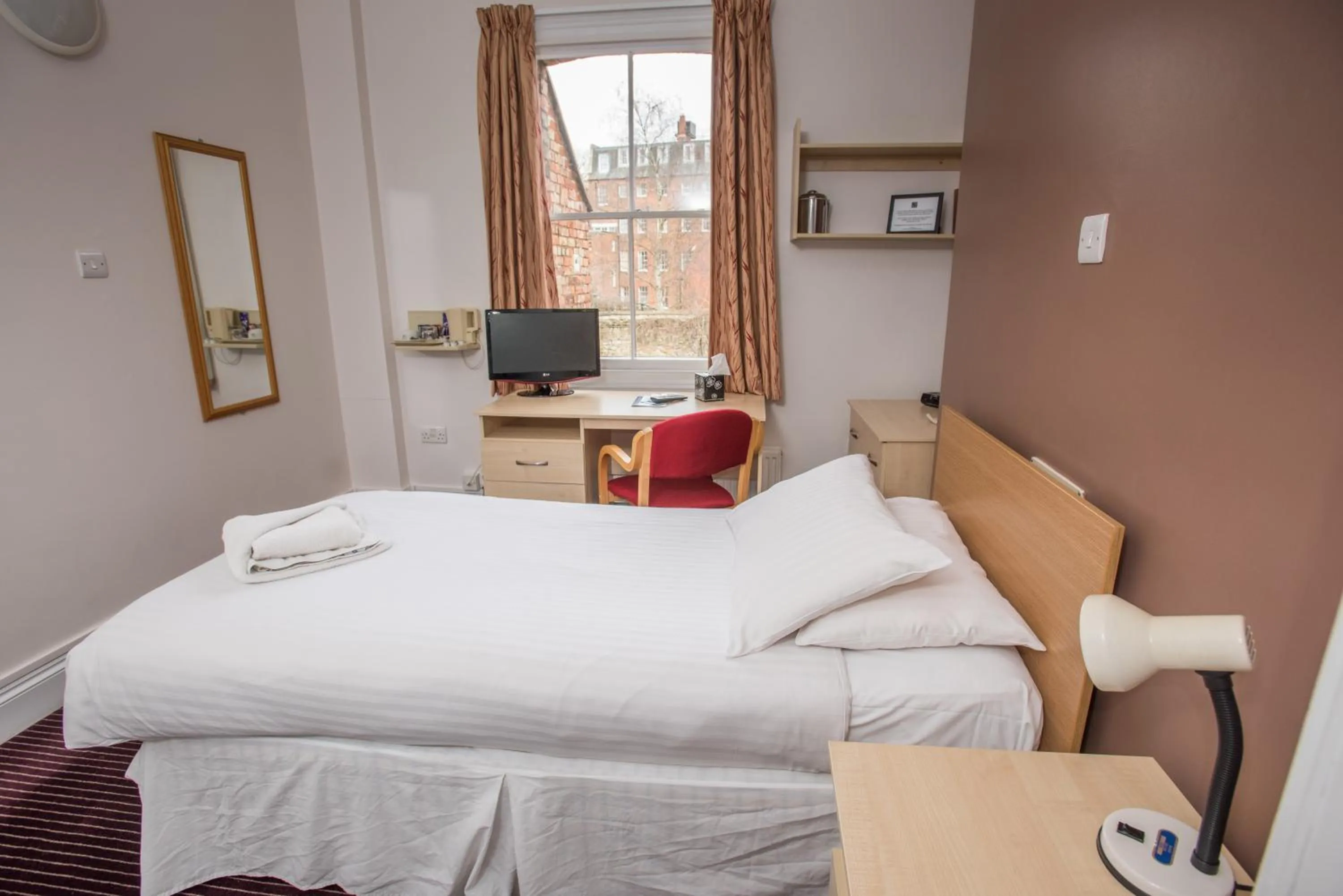 Bathroom, Bed in Rewley House University of Oxford
