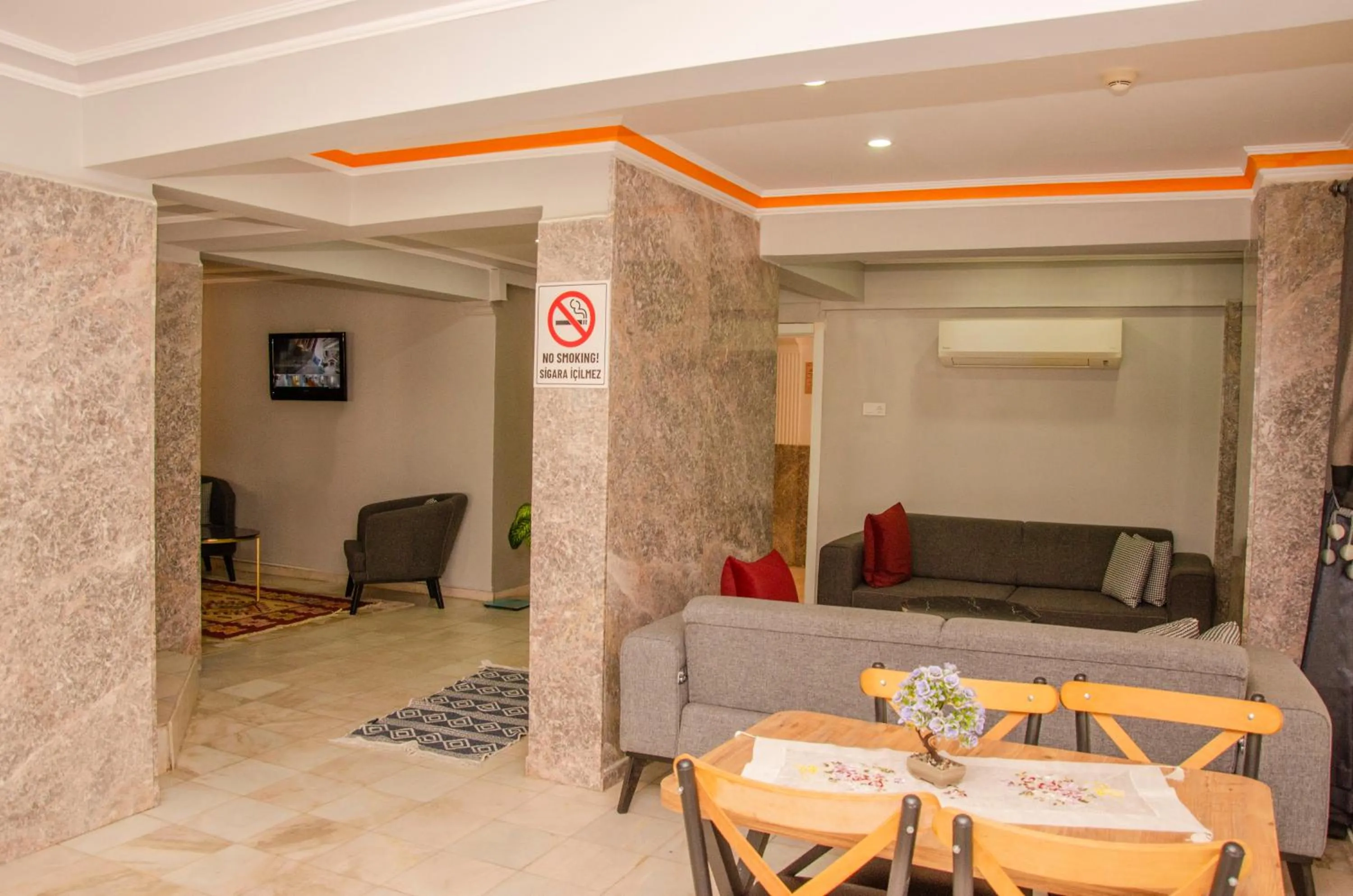 hair dresser in Ephesus Hera