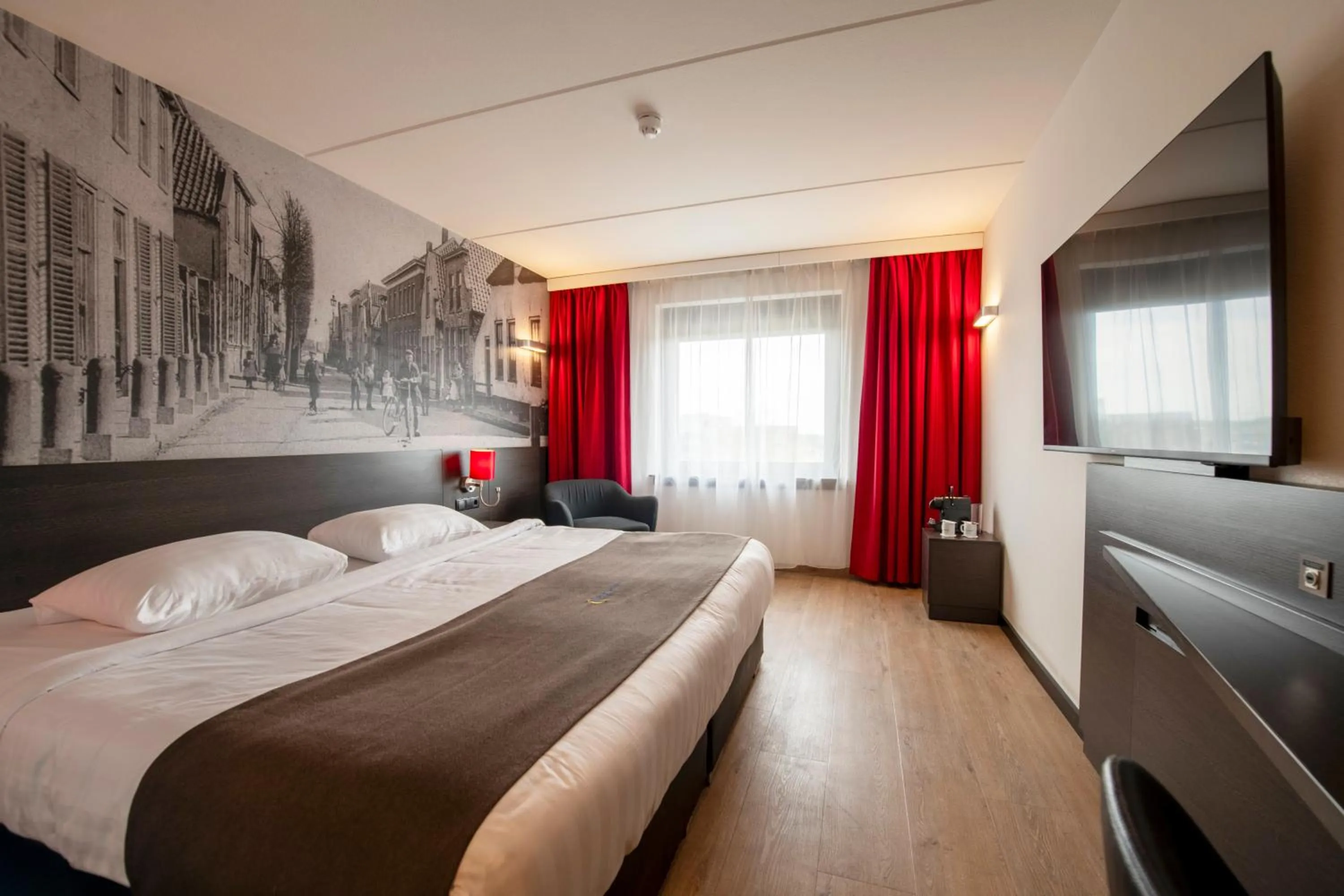 Bedroom, Bed in Bastion Hotel Zoetermeer