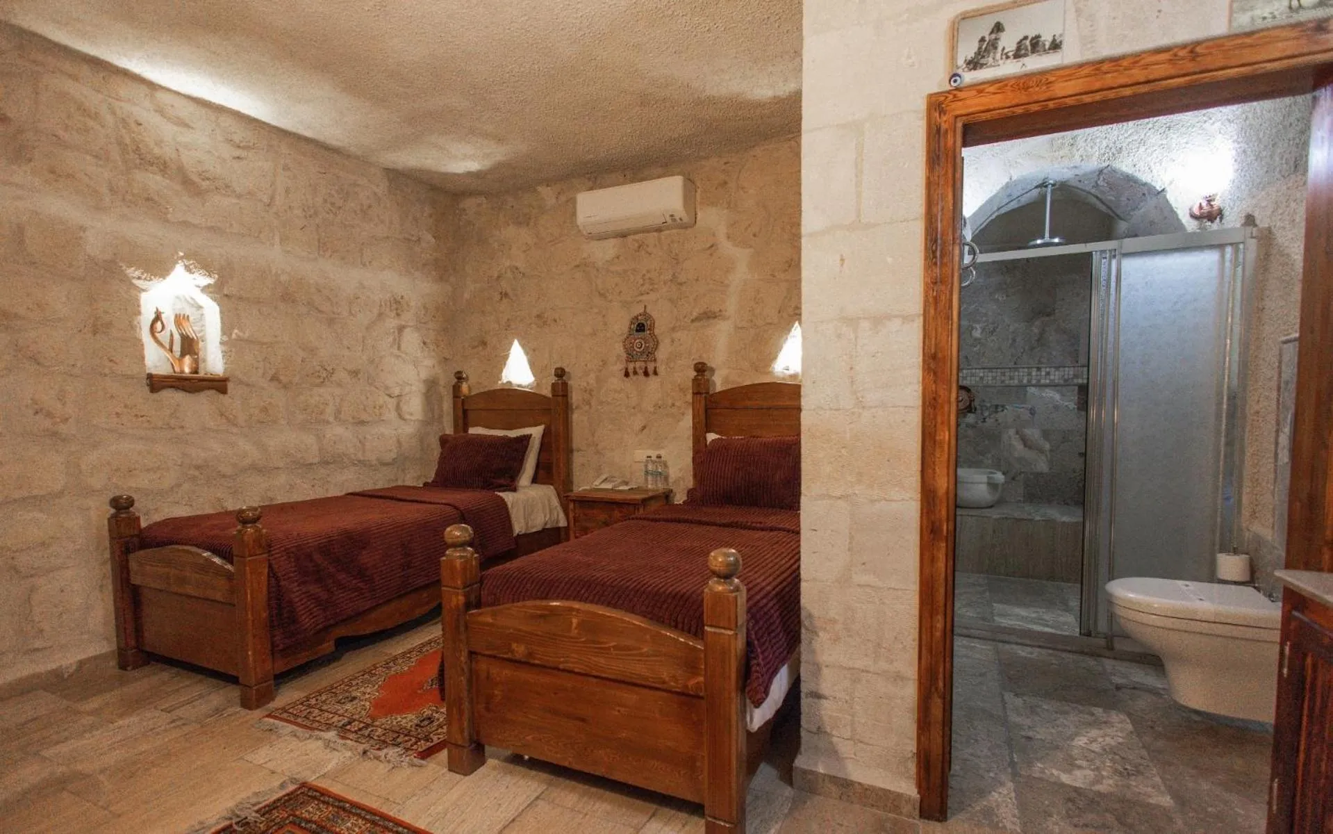 Shower in Maccan Cave Hotel