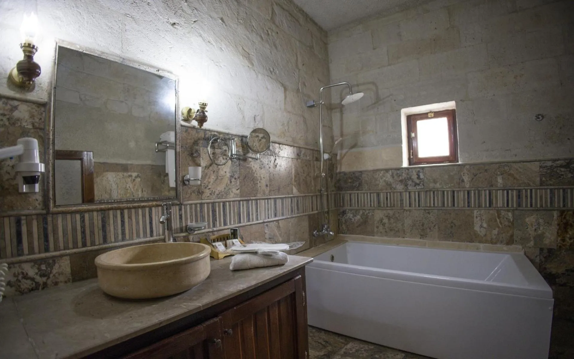 Shower in Maccan Cave Hotel