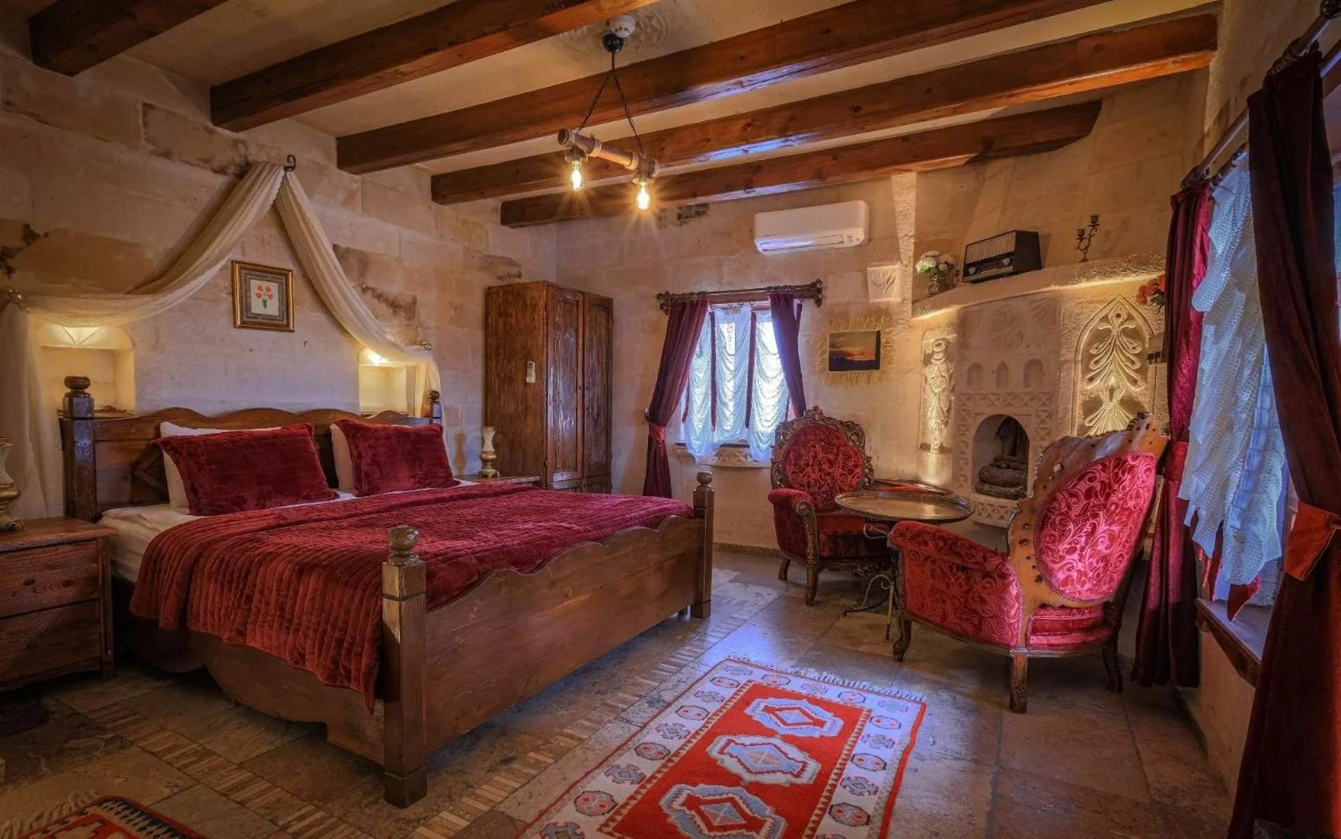 Photo of the whole room, Bed in Maccan Cave Hotel