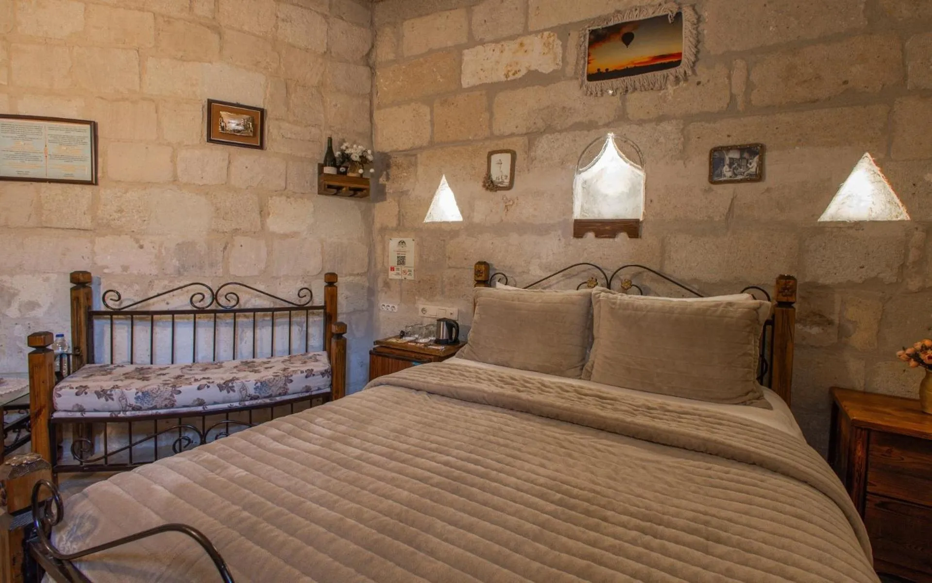 Bed in Maccan Cave Hotel