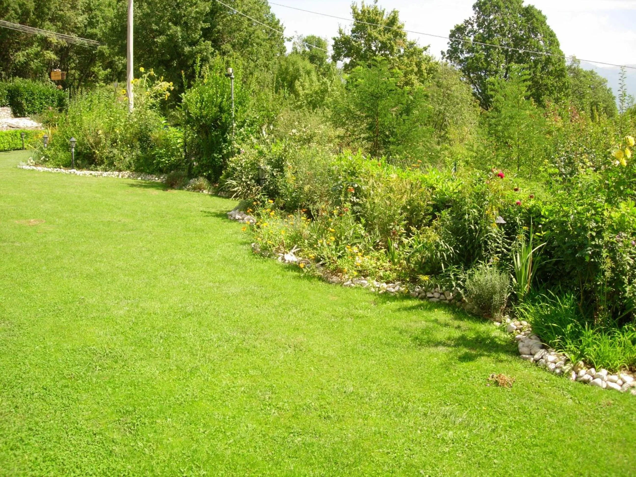 Garden view in B&B Il Cantico