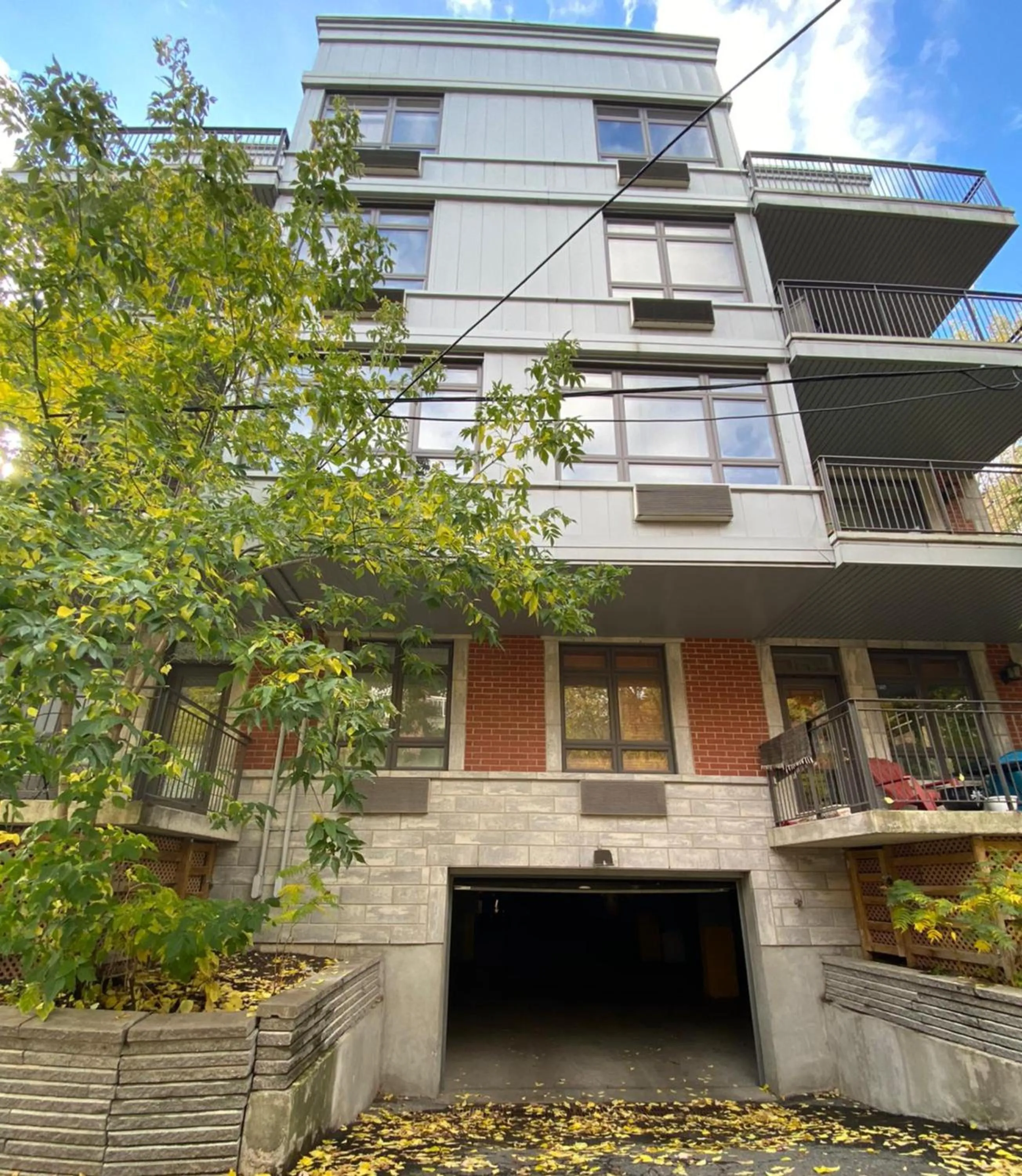 Parking in ApartHotelMontreal by Les Terrasses Saint Urbain 2225I2