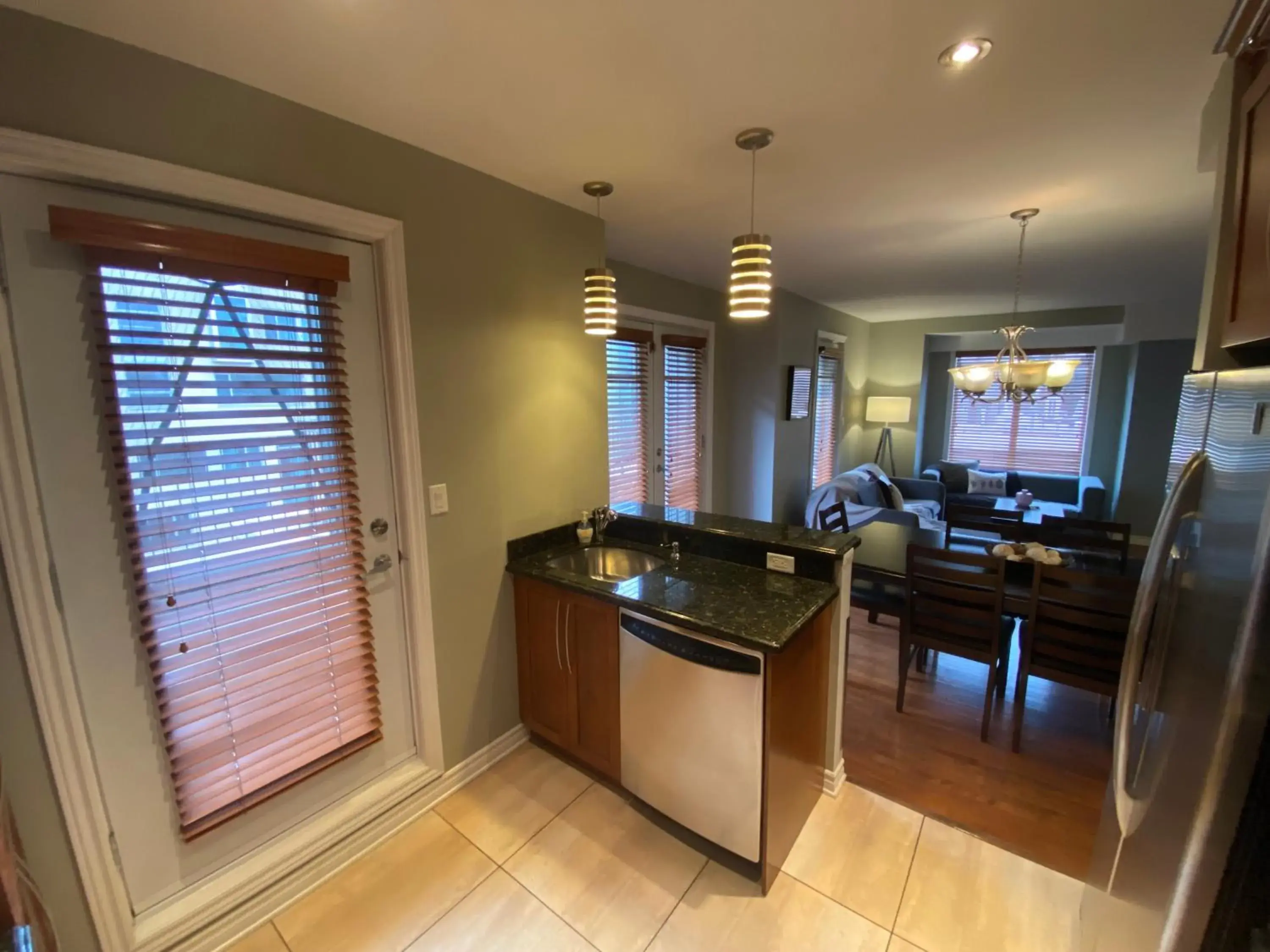 Penthouse Suite 402 in ApartHotelMontreal by Les Terrasses Saint Urbain 2225I2 Penthouse Suite 402 in ApartHotelMontreal by Les Terrasses Saint Urbain 2225I2