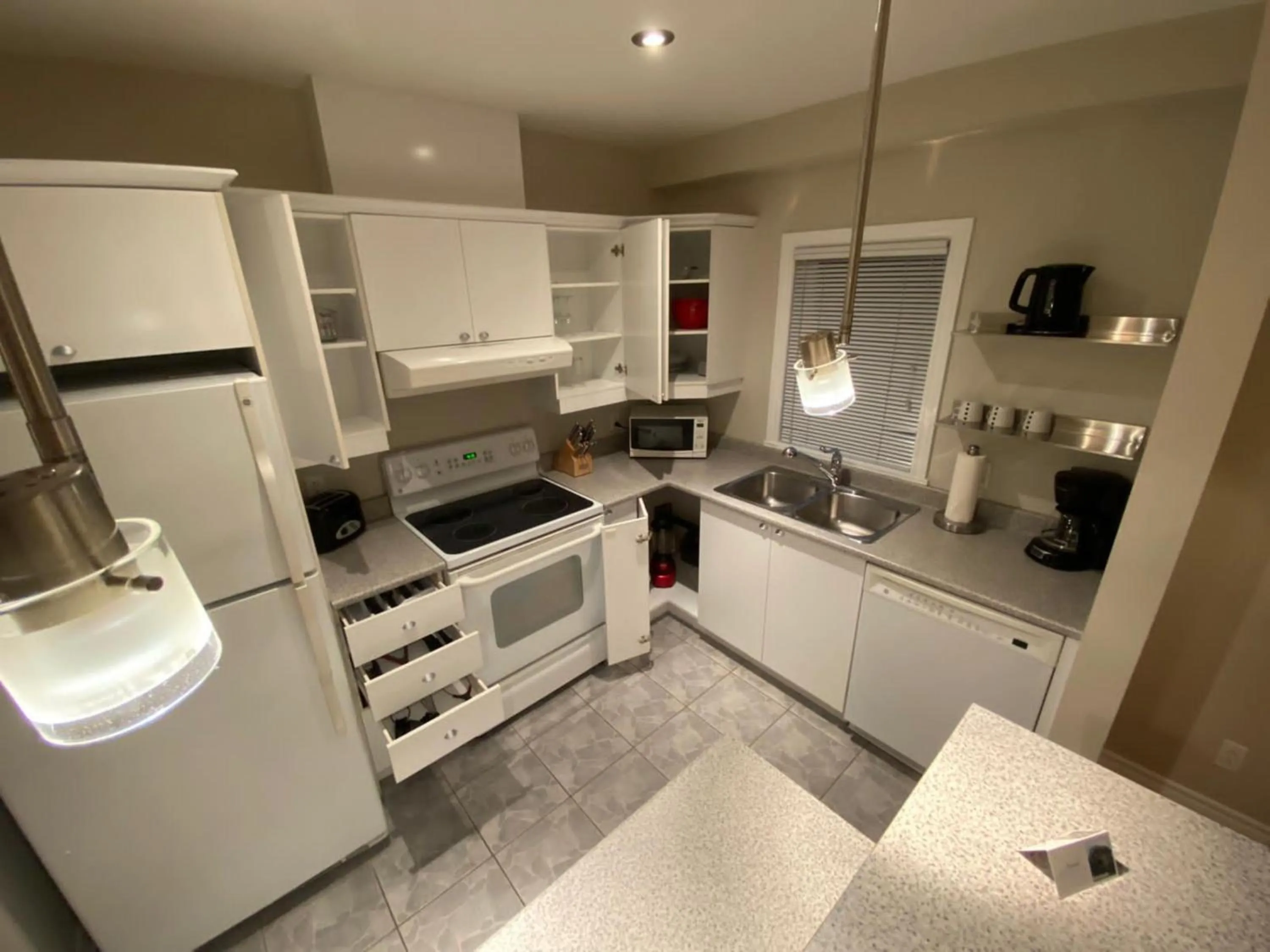 Kitchen or kitchenette in ApartHotelMontreal by Les Terrasses Saint Urbain 2225I2