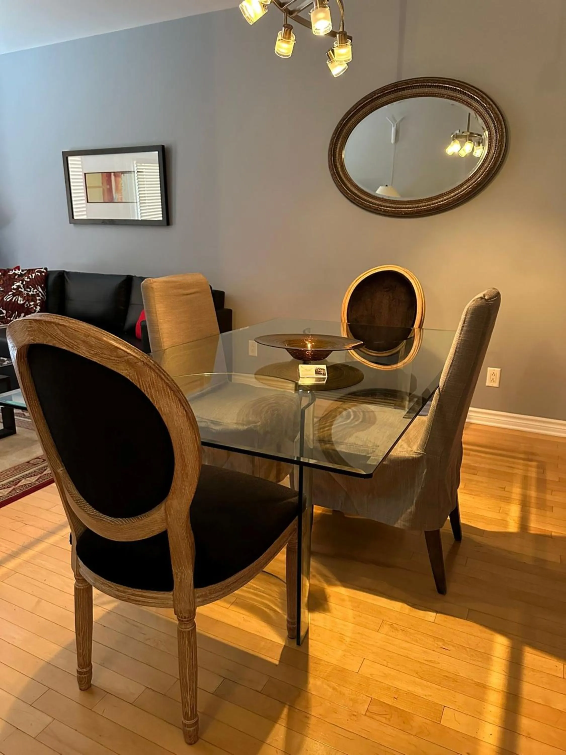 Dining area in ApartHotelMontreal by Les Terrasses Saint Urbain 2225I2