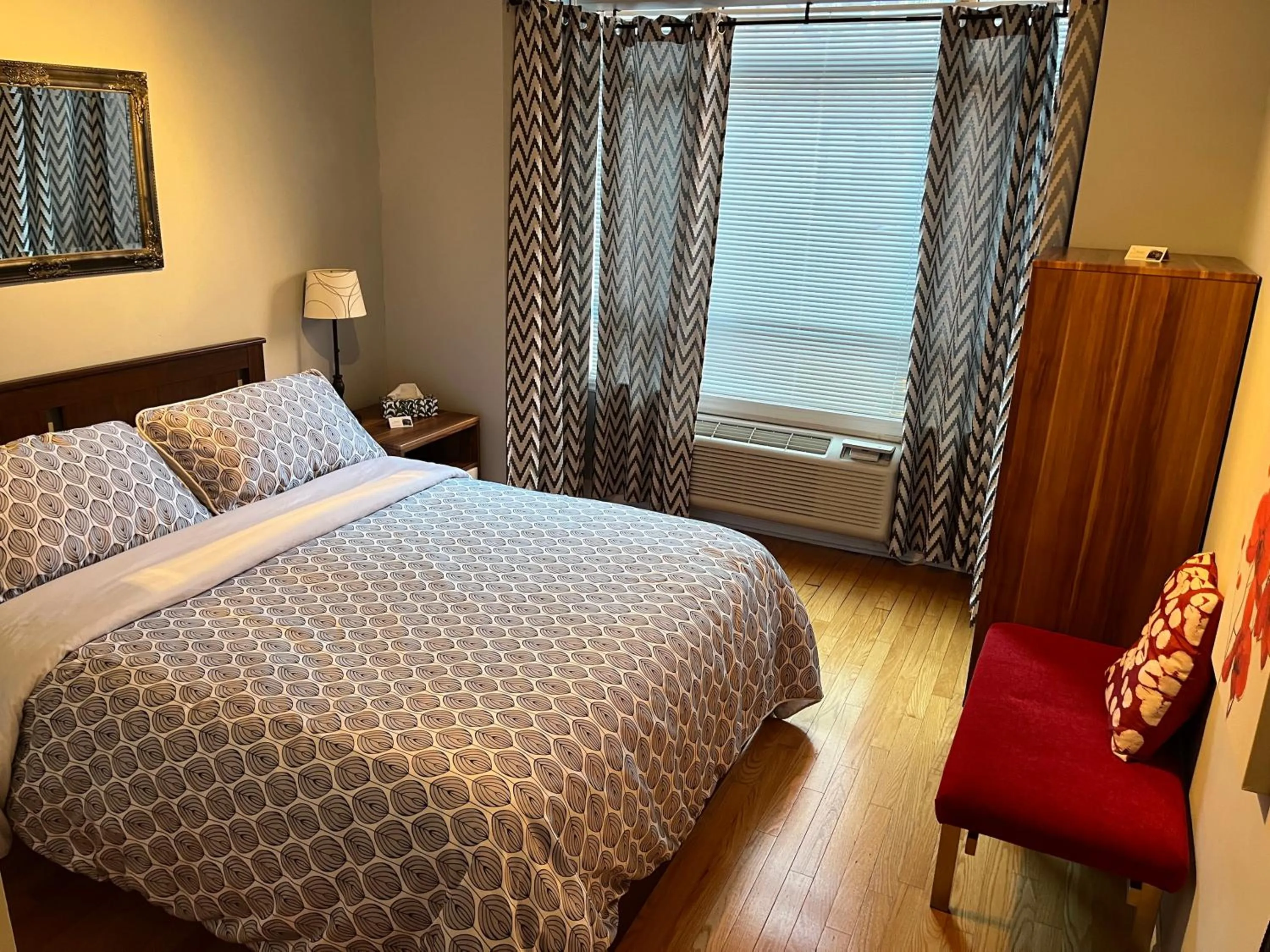 Bedroom, Bed in ApartHotelMontreal by Les Terrasses Saint Urbain 2225I2