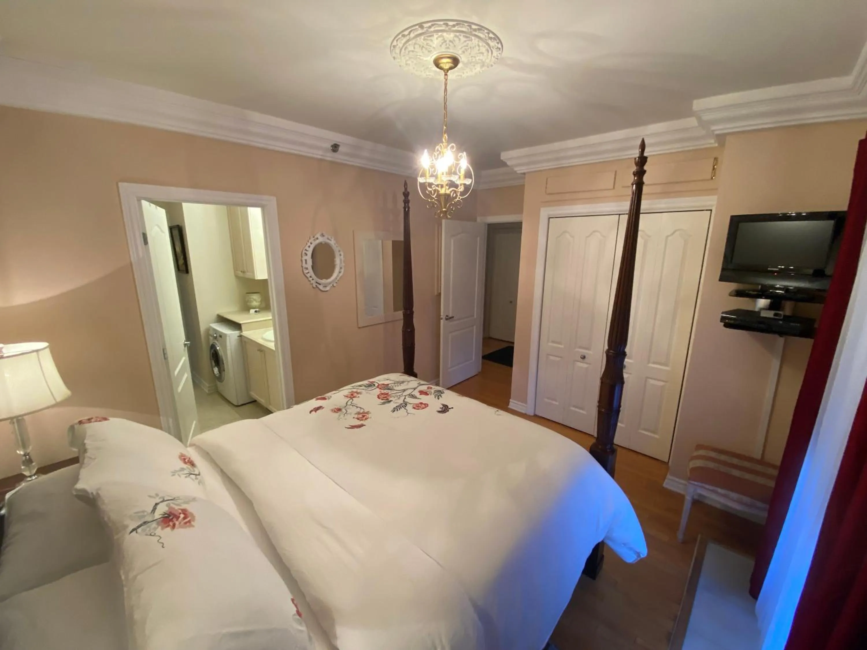 Bed in ApartHotelMontreal by Les Terrasses Saint Urbain 2225I2