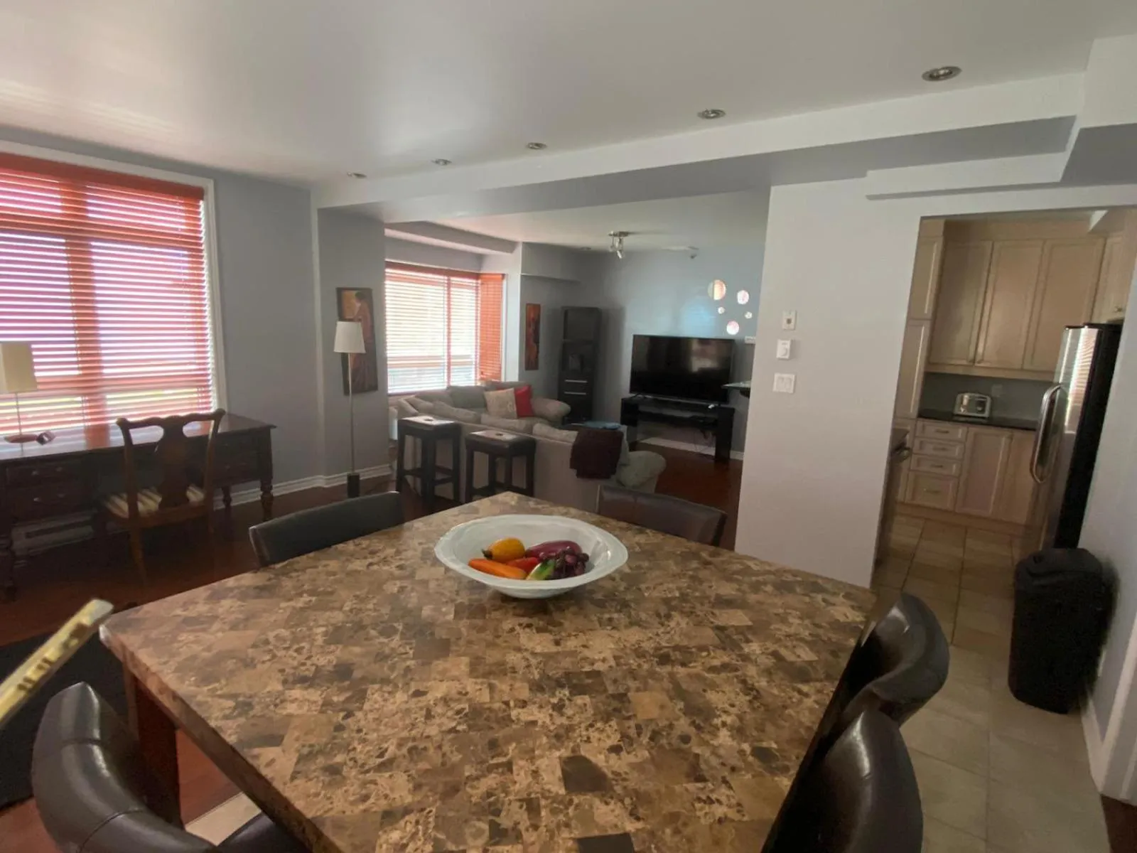 Dining area in ApartHotelMontreal by Les Terrasses Saint Urbain 2225I2