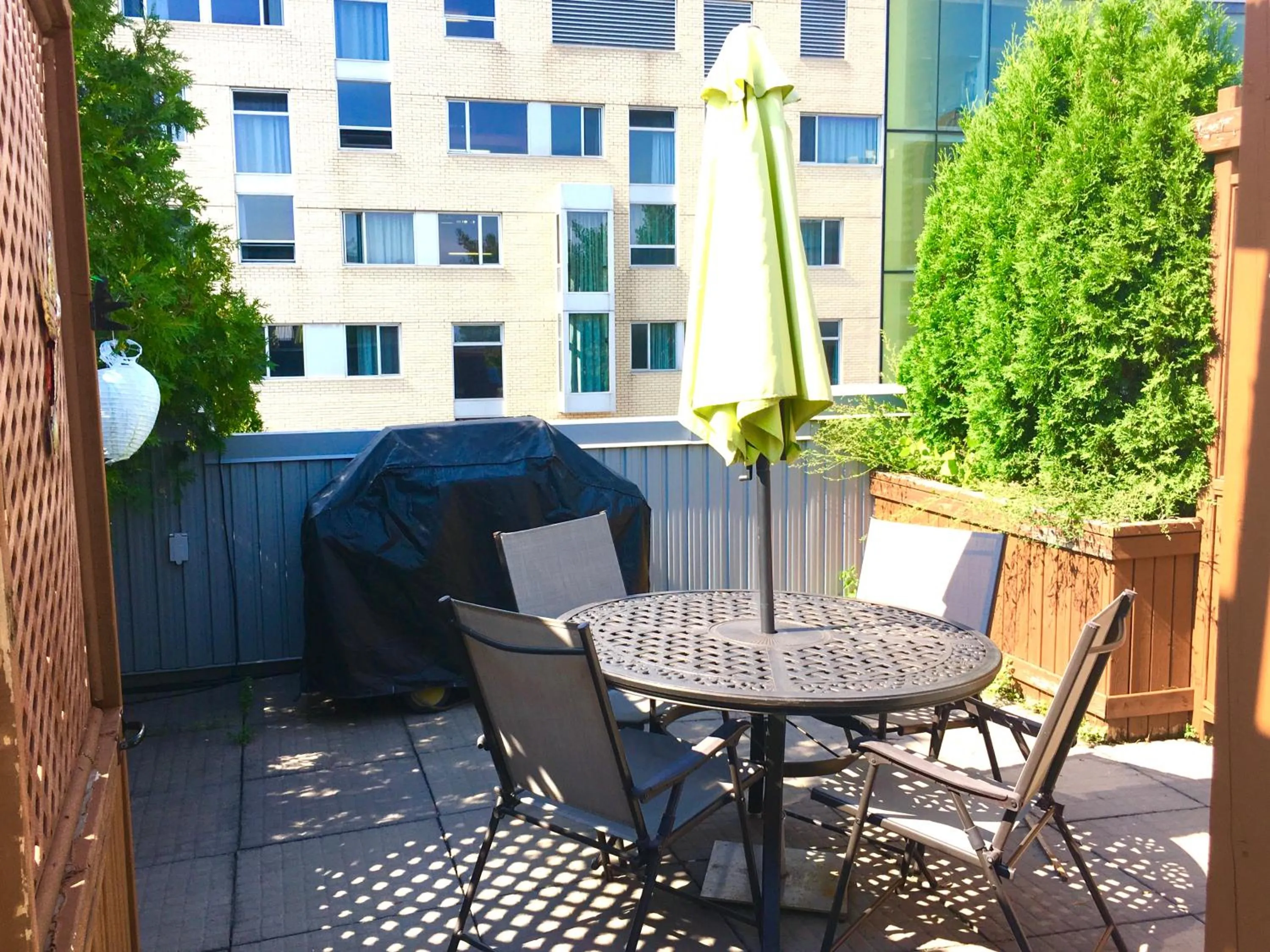 BBQ facilities in ApartHotelMontreal by Les Terrasses Saint Urbain 2225I2