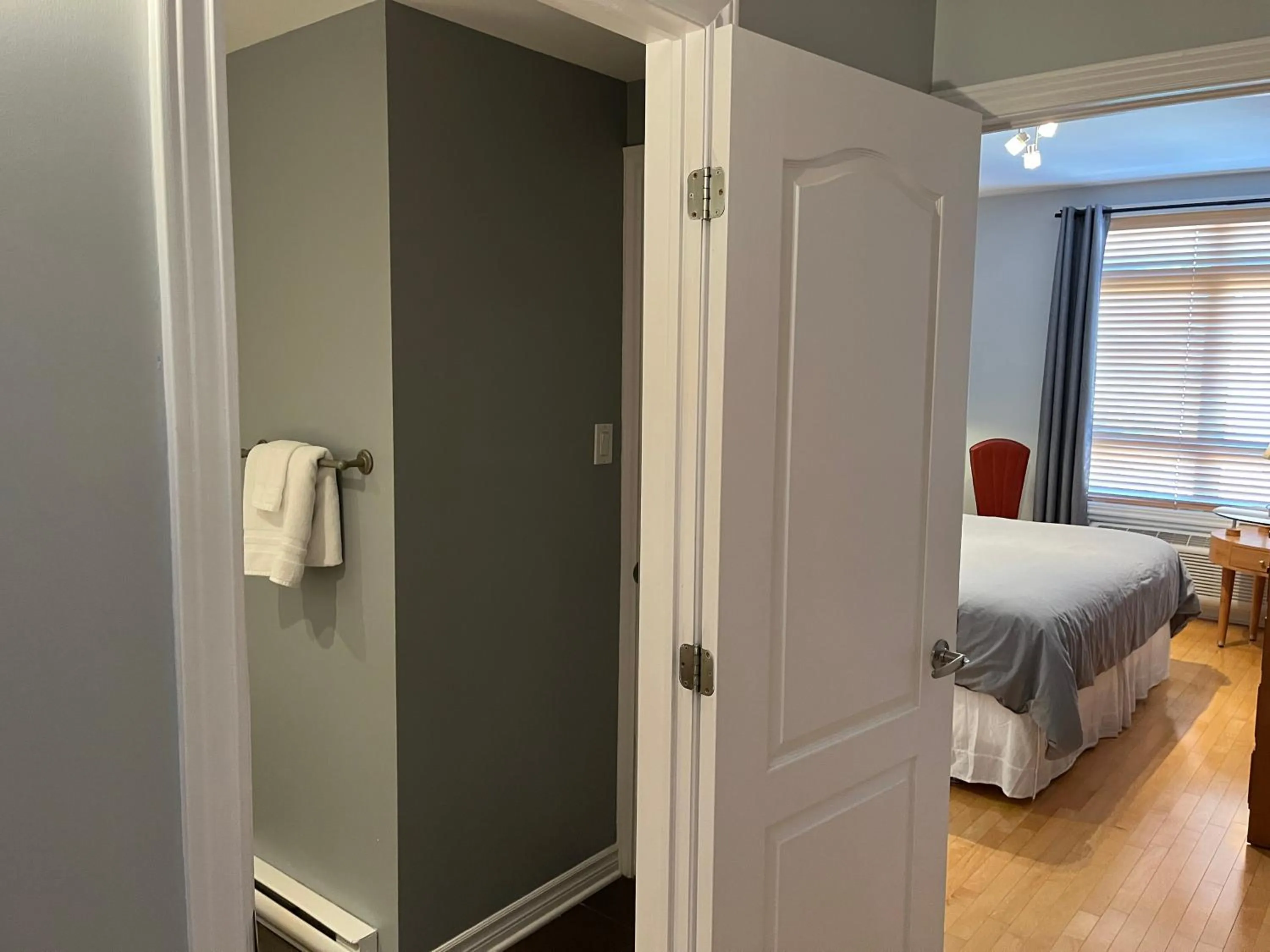 Bathroom, Bed in ApartHotelMontreal by Les Terrasses Saint Urbain 2225I2