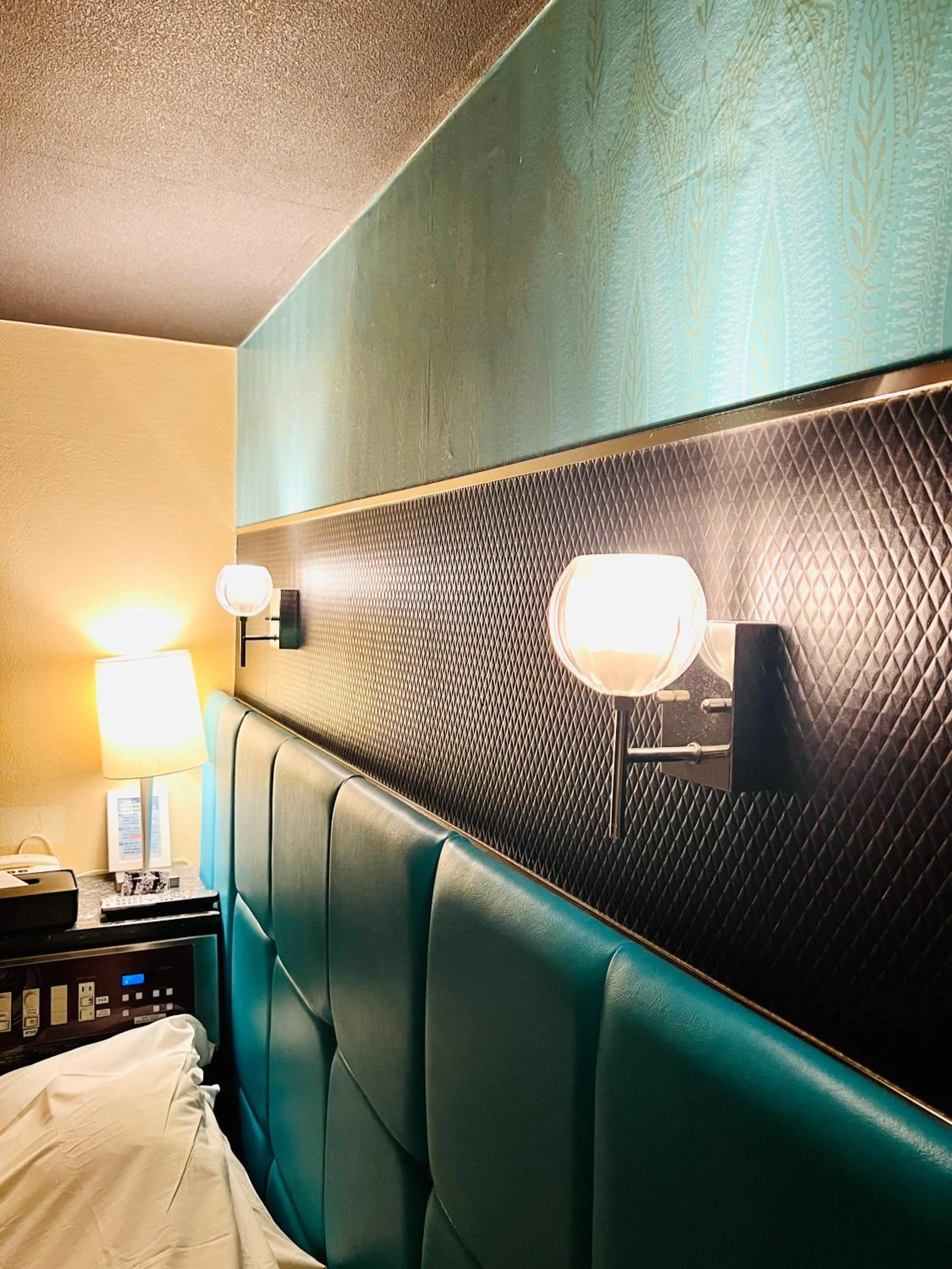 Bedroom, Bed in ホテル CROWN MOTEL