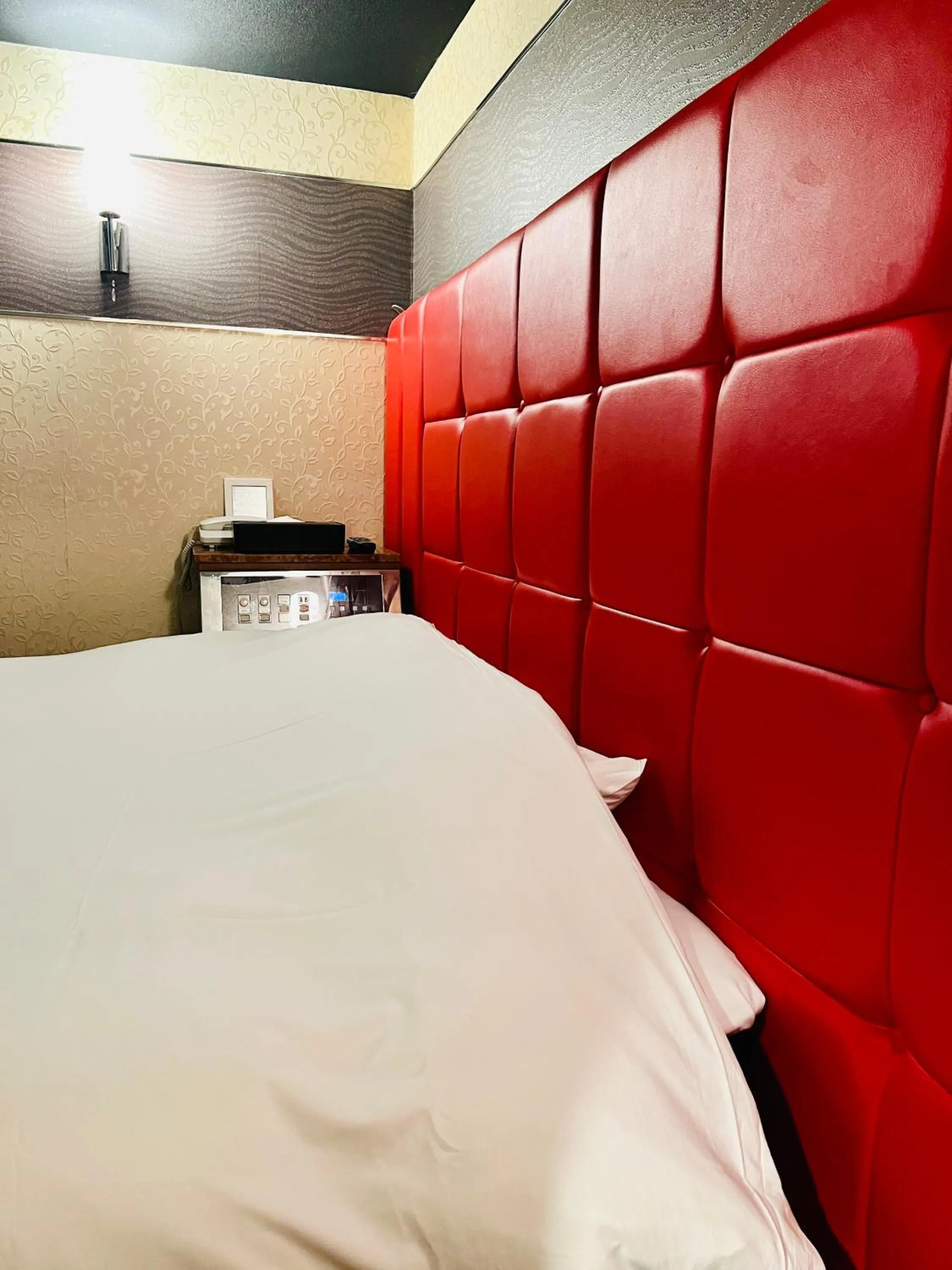 Bedroom, Bed in ホテル CROWN MOTEL