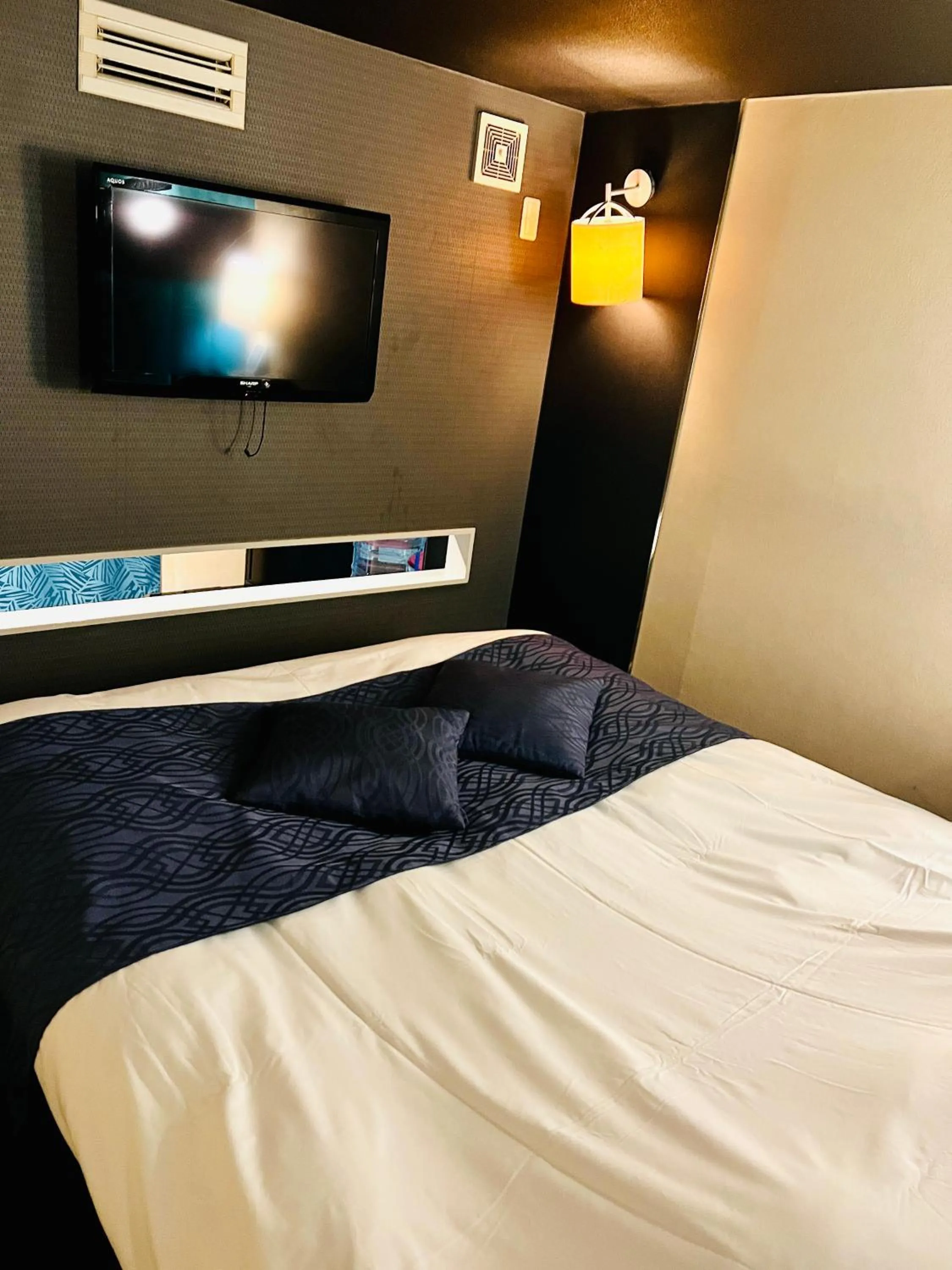 TV and multimedia, Bed in ホテル CROWN MOTEL
