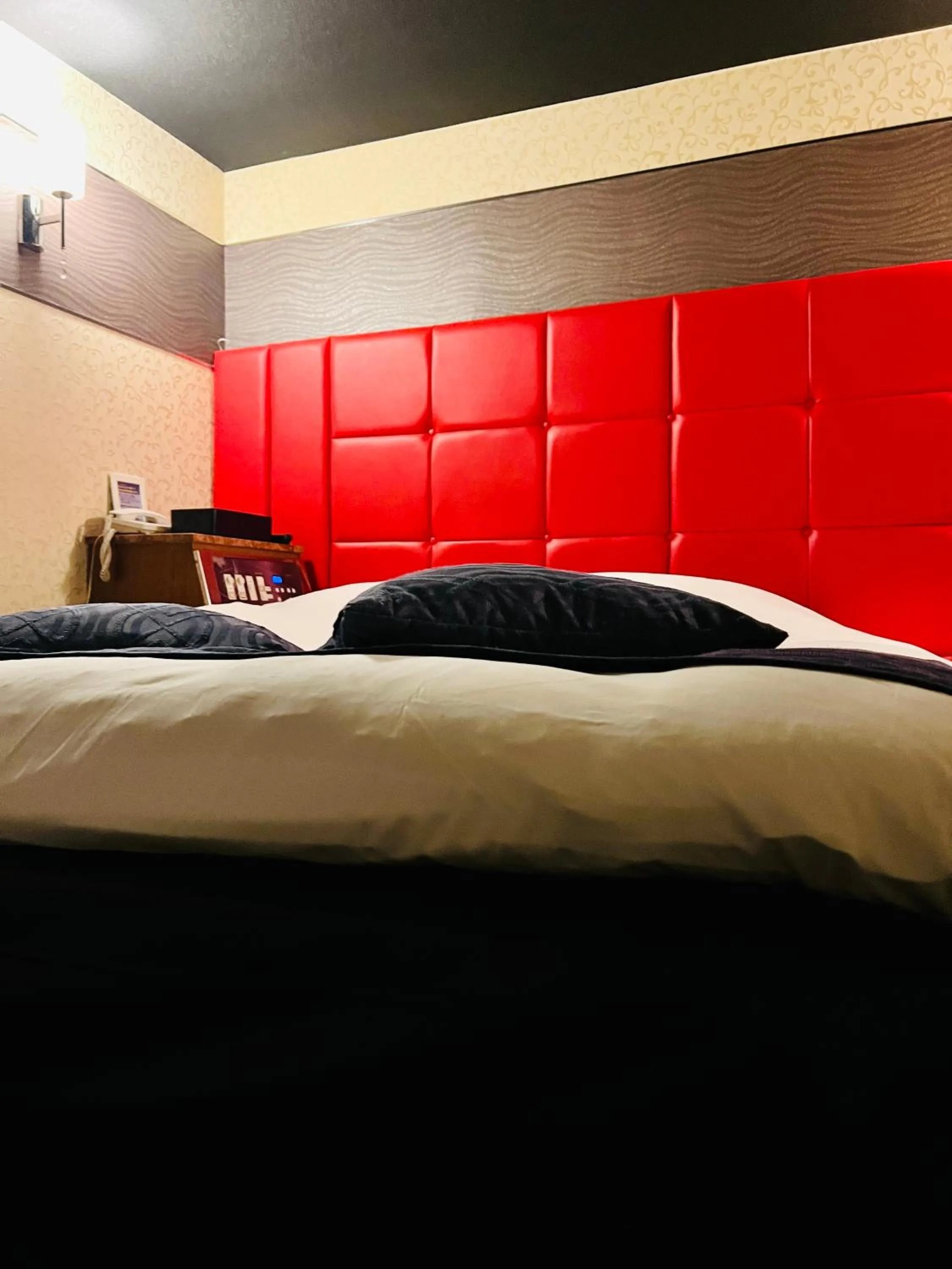 Bed in ホテル CROWN MOTEL