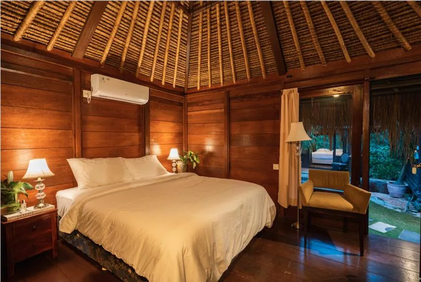 Bed in The Corduroy Hotel