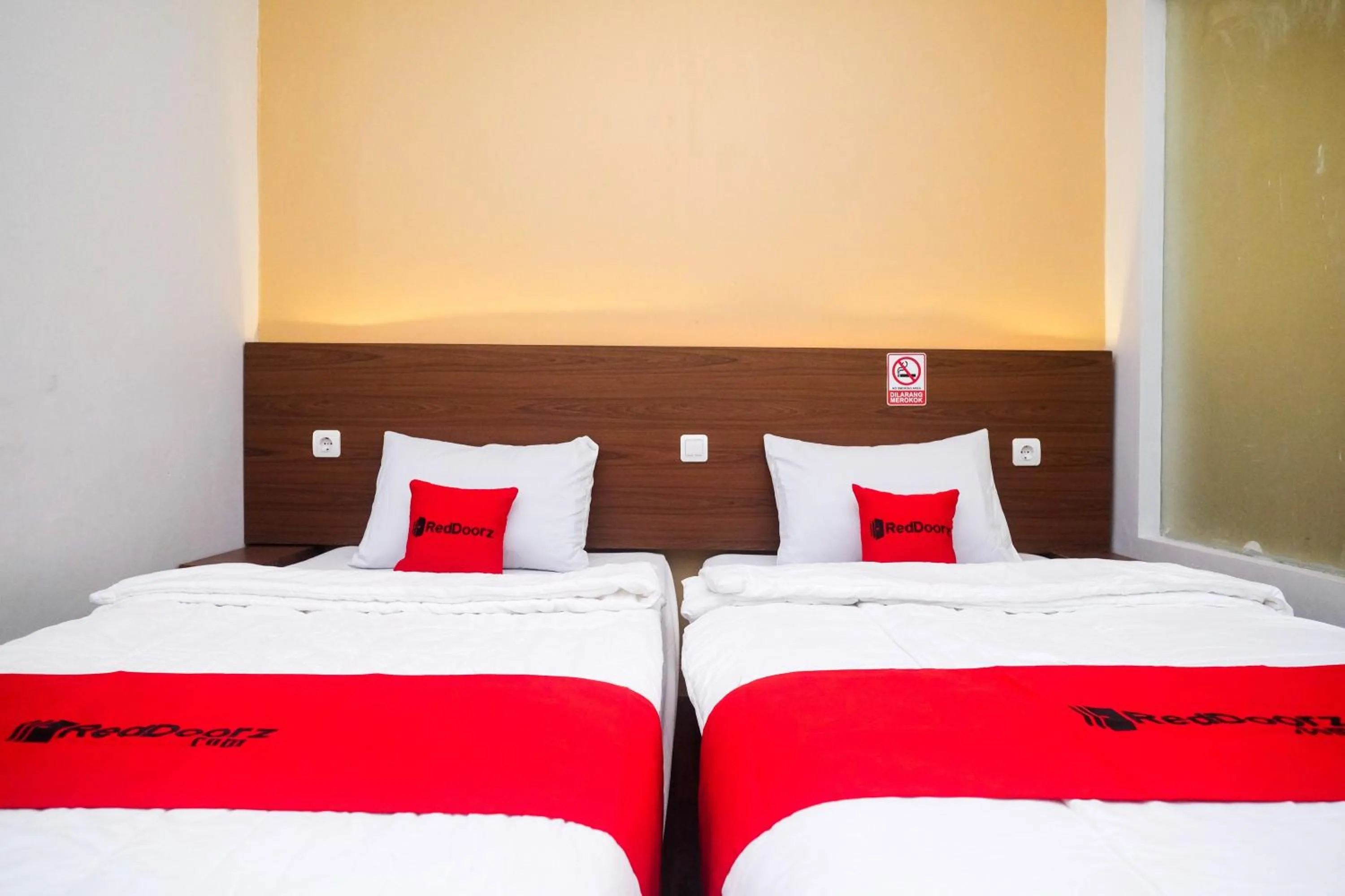 Bed in RedDoorz near Tentrem Mall Semarang