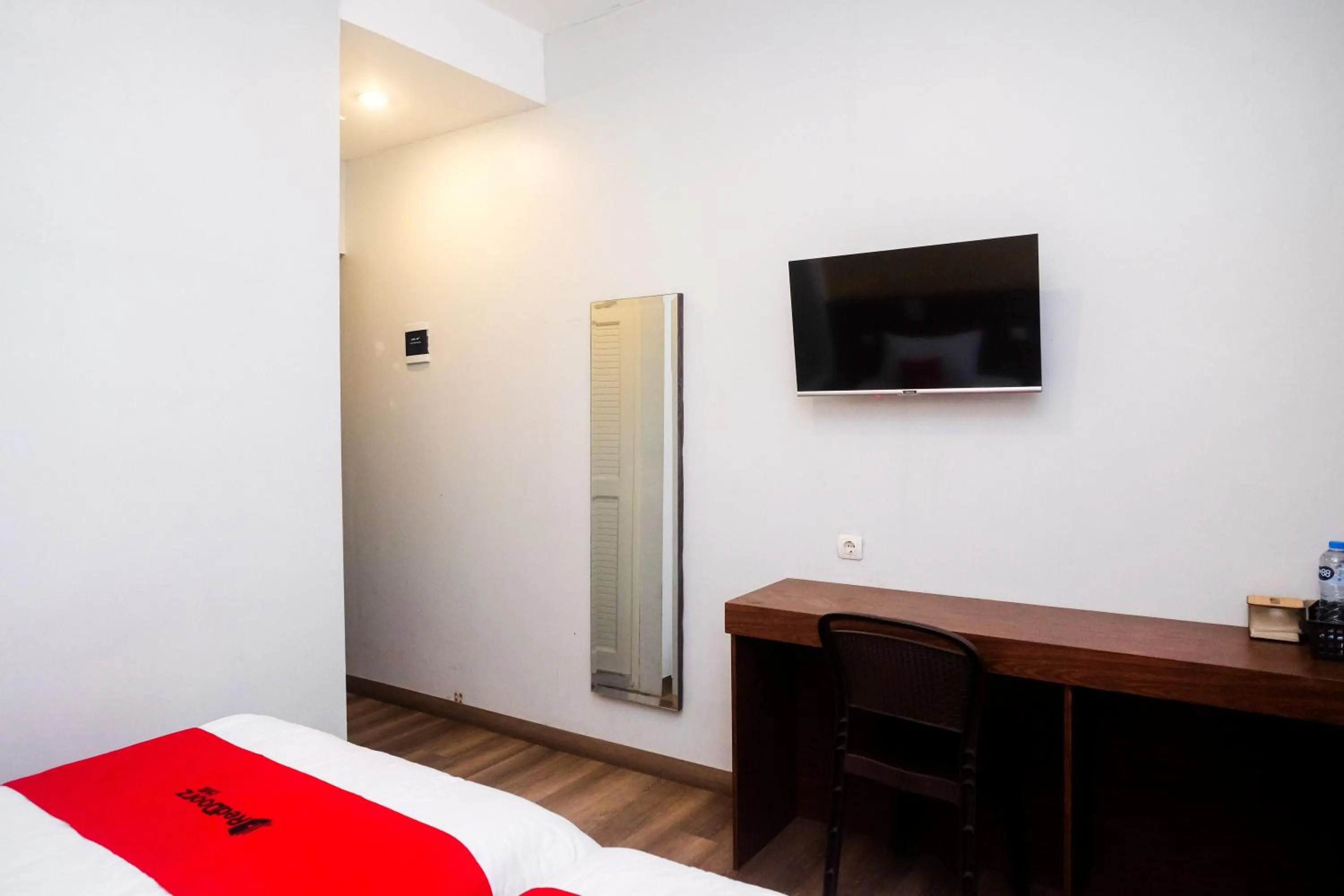 Bed in RedDoorz near Tentrem Mall Semarang