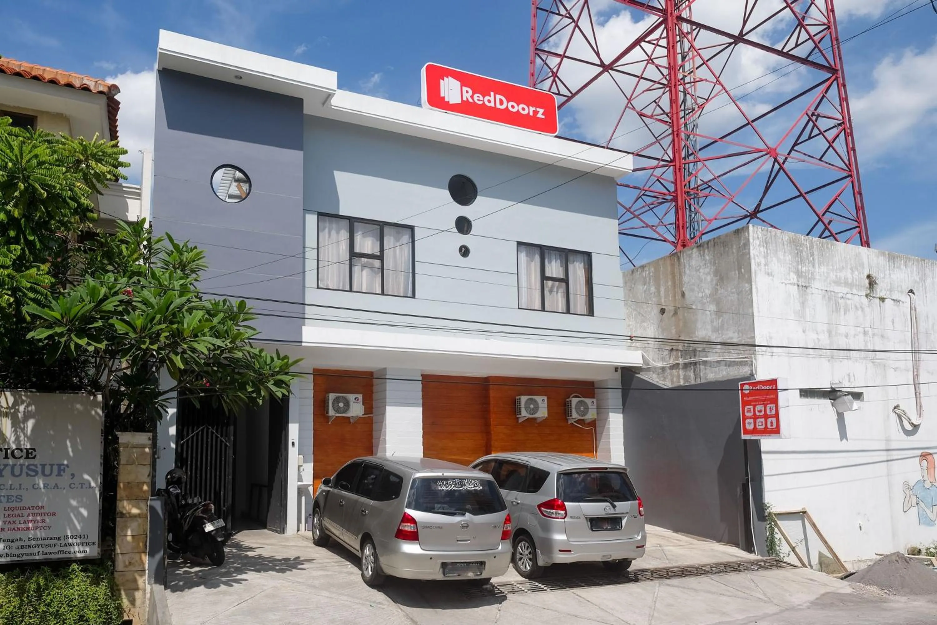 Property building in RedDoorz near Tentrem Mall Semarang