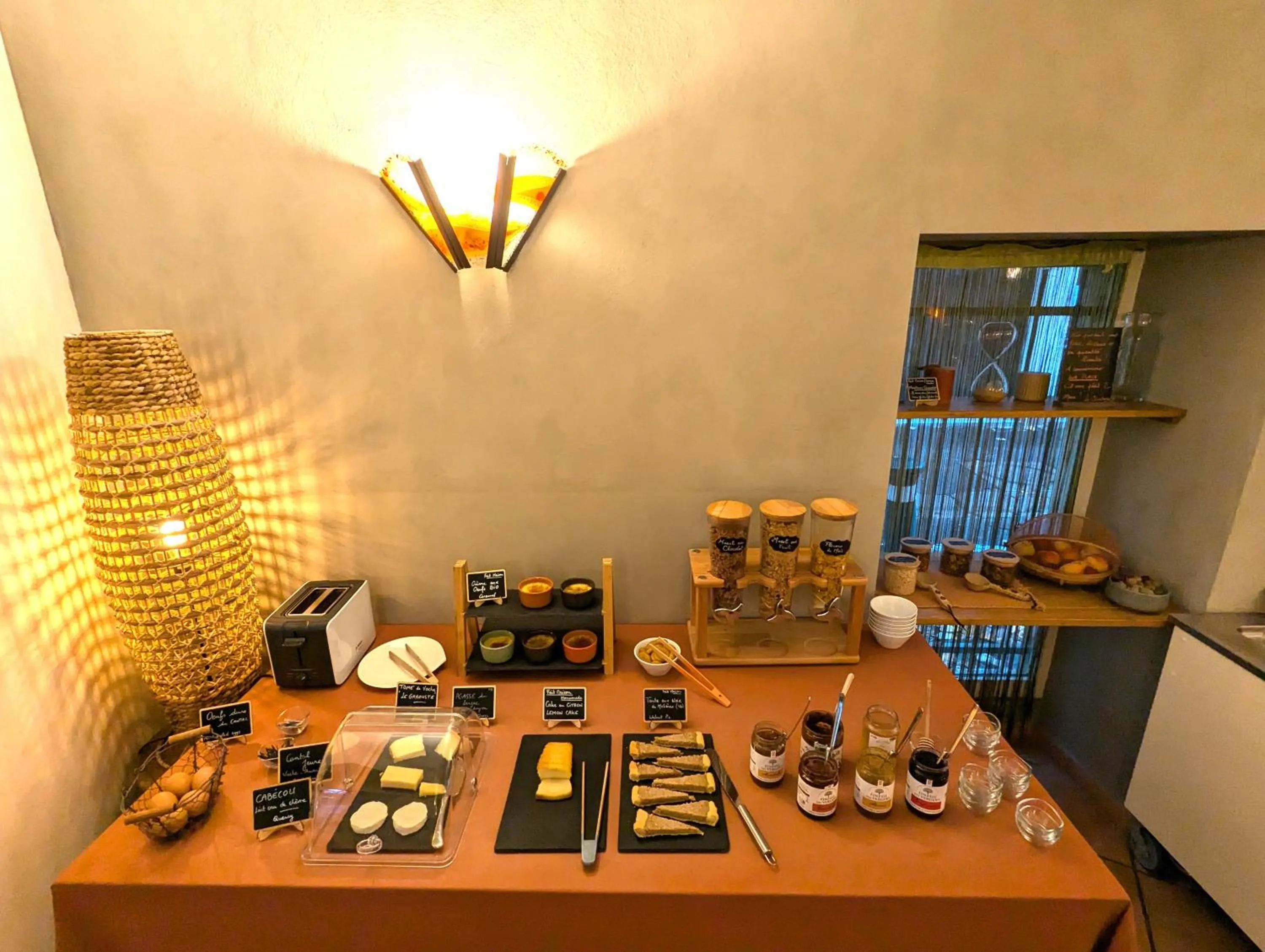 Breakfast in Hôtel Le Quatorze