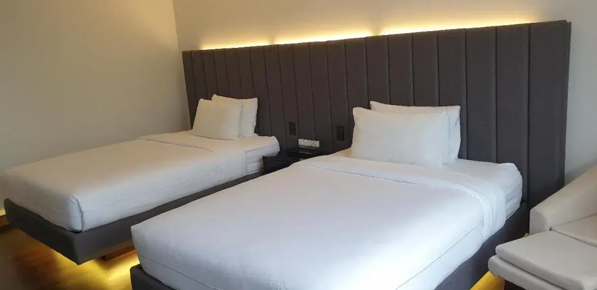 Bed in Baguio Forest Lodge at Camp John Hay 002 Bed in Baguio Forest Lodge at Camp John Hay 002