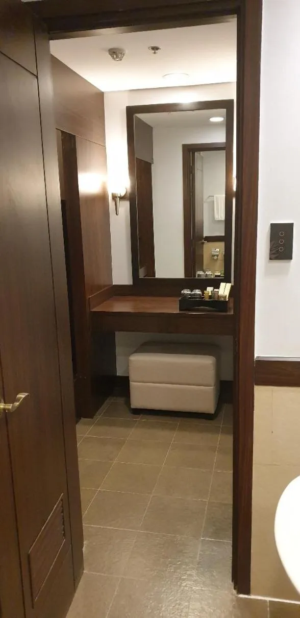 wardrobe in Baguio Forest Lodge at Camp John Hay 002