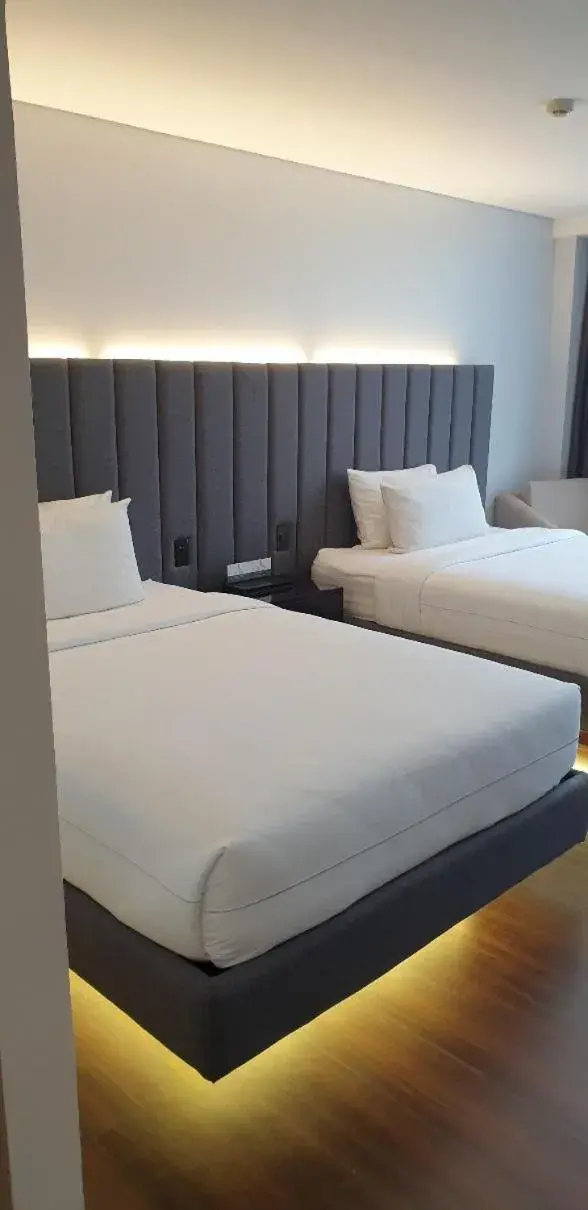 Bed in Baguio Forest Lodge at Camp John Hay 002 Bed in Baguio Forest Lodge at Camp John Hay 002